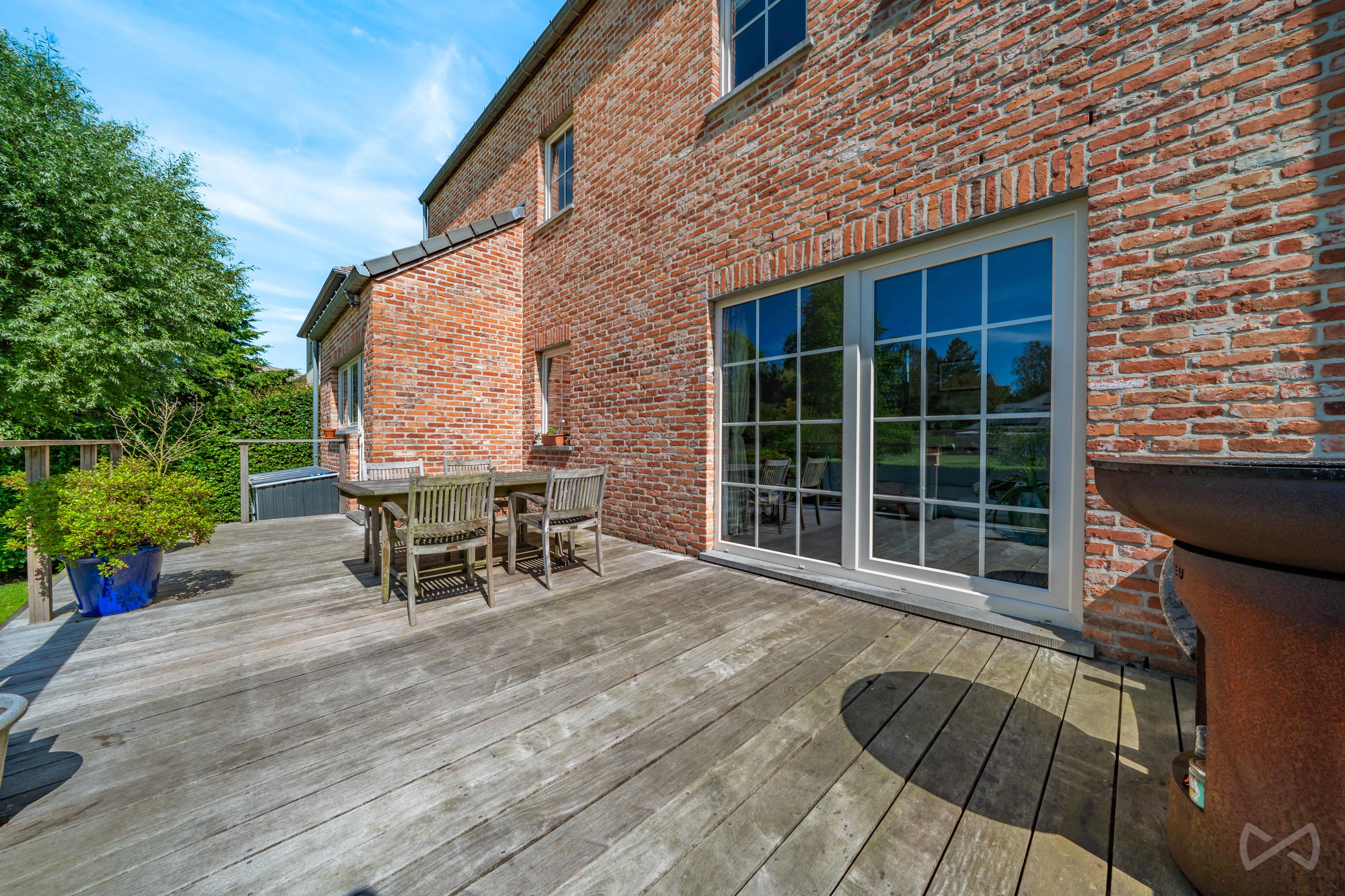 Picture 1 of 4 for Villa with five bedrooms in Waterloo