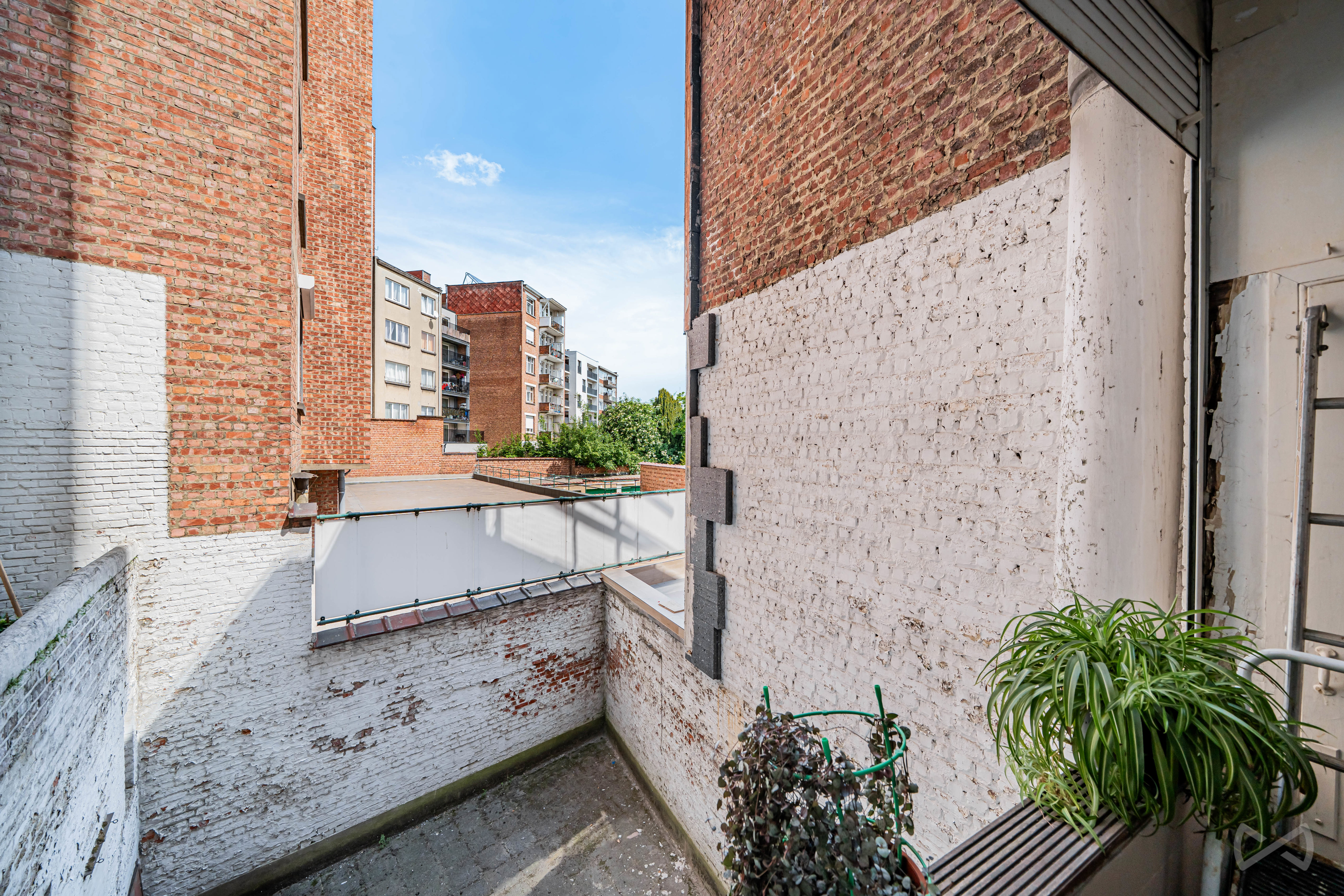 Foto 1 van 4 van Gelijkvloerse verdieping met één slaapkamer in Molenbeek-saint-jean
