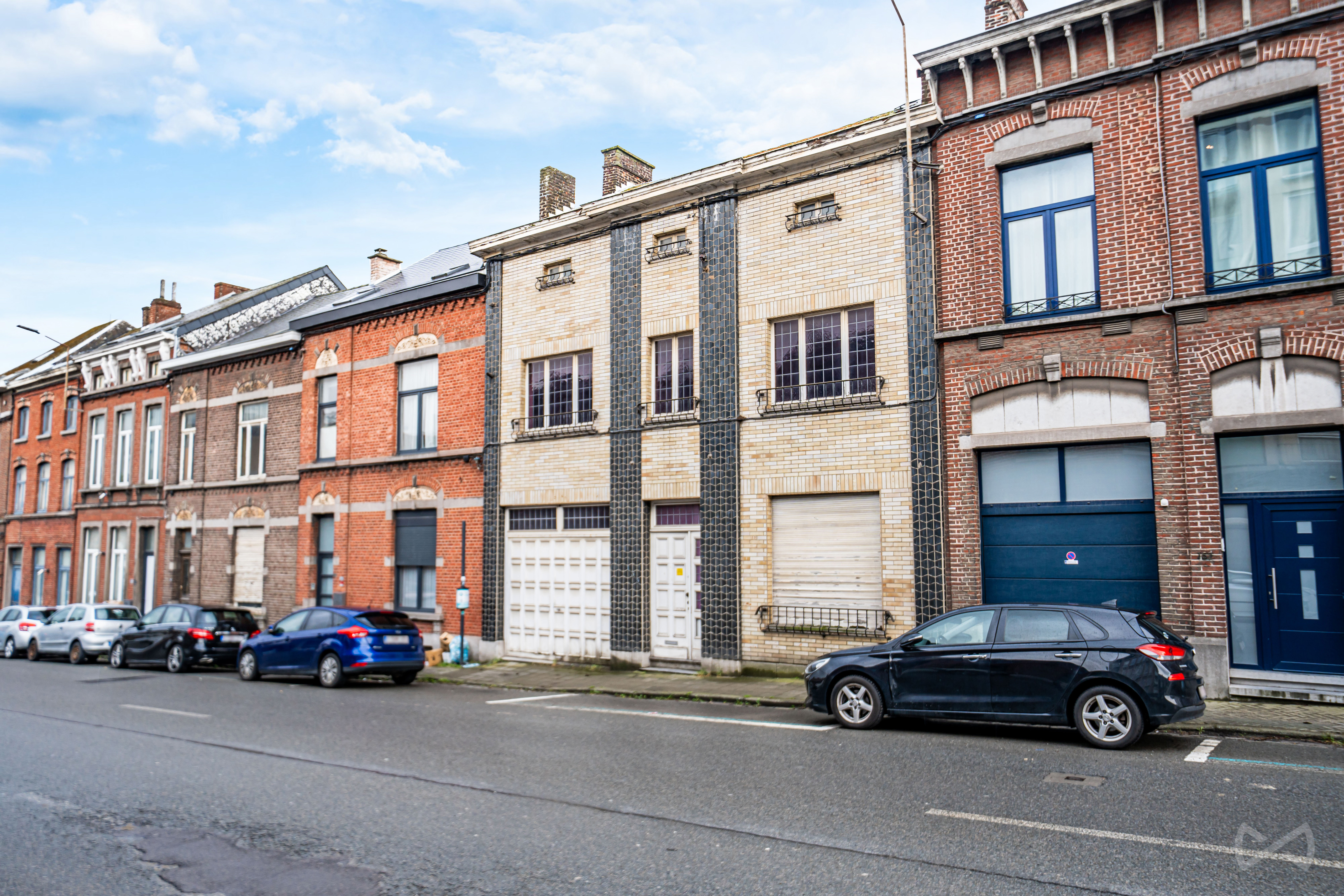 Photo 3 sur 4 pour Maison de maître de quatre chambres à Marcinelle