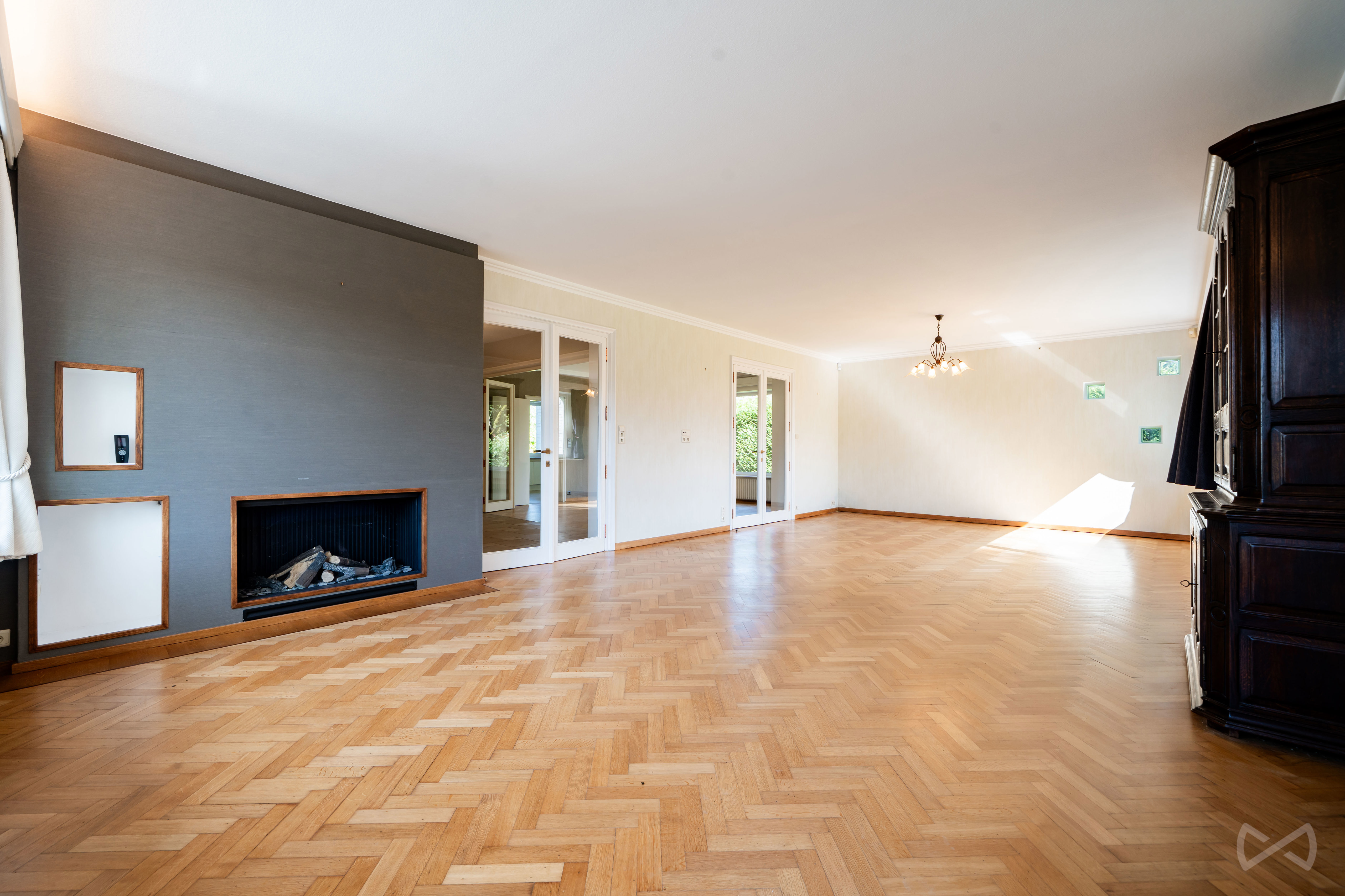 Foto 1 van 4 van Villa met zes slaapkamers in Baudour