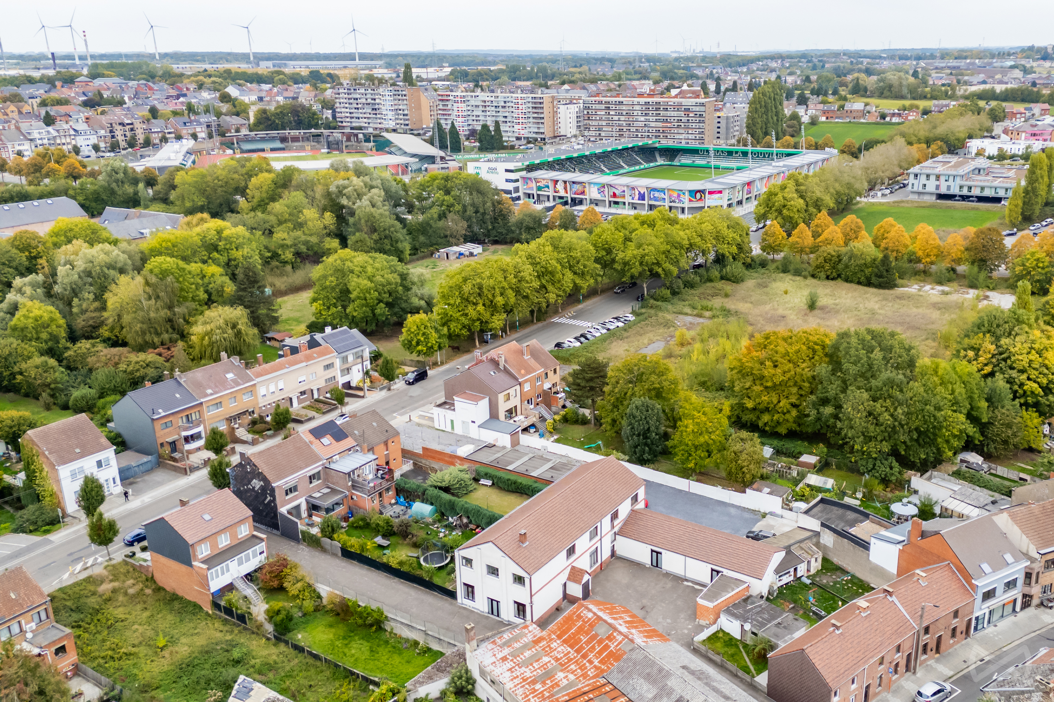 Foto 1 van 4 van Gebouw voor gemengd gebruik in La Louvière