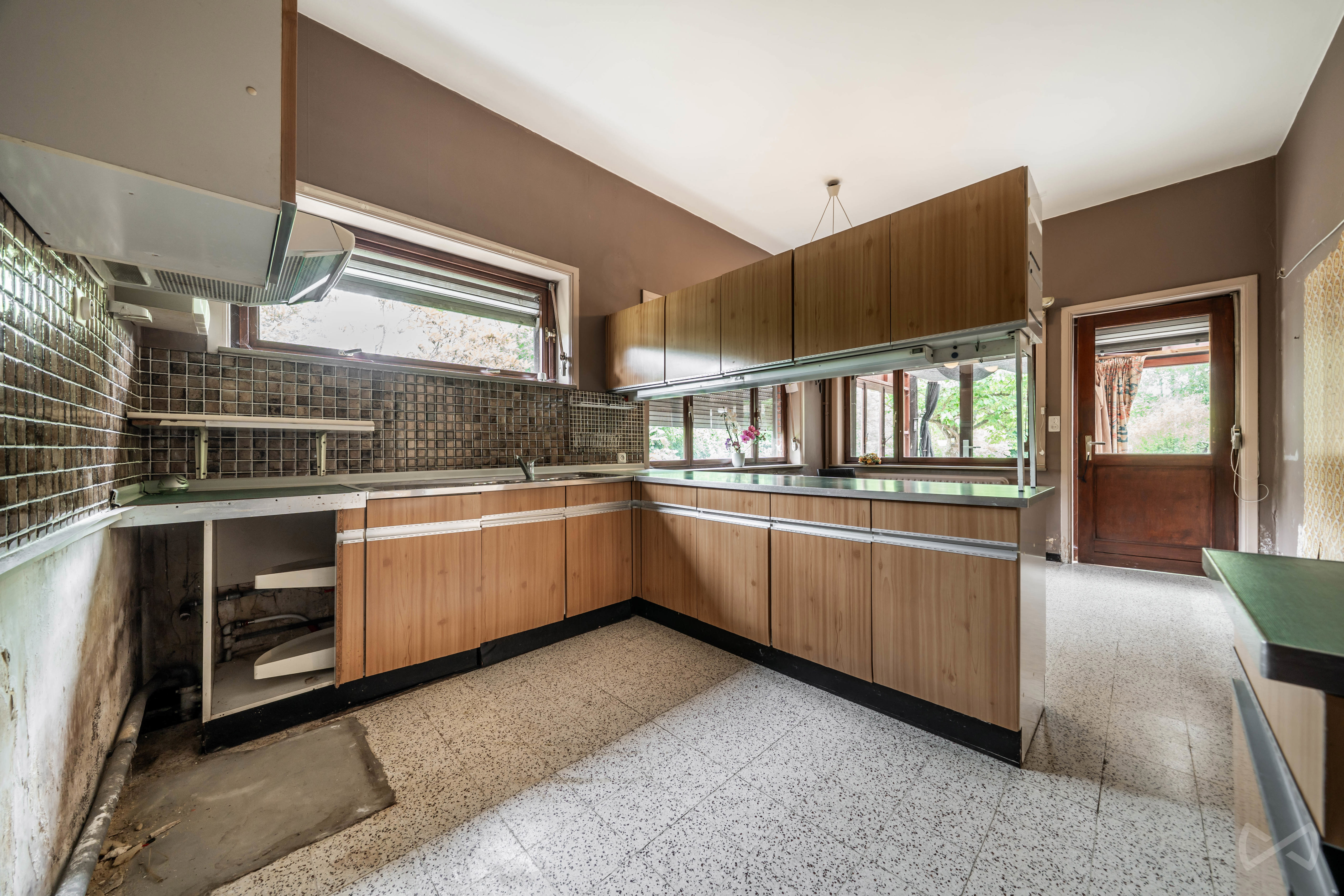Foto 4 van 4 van Villa met zes slaapkamers in Nimy