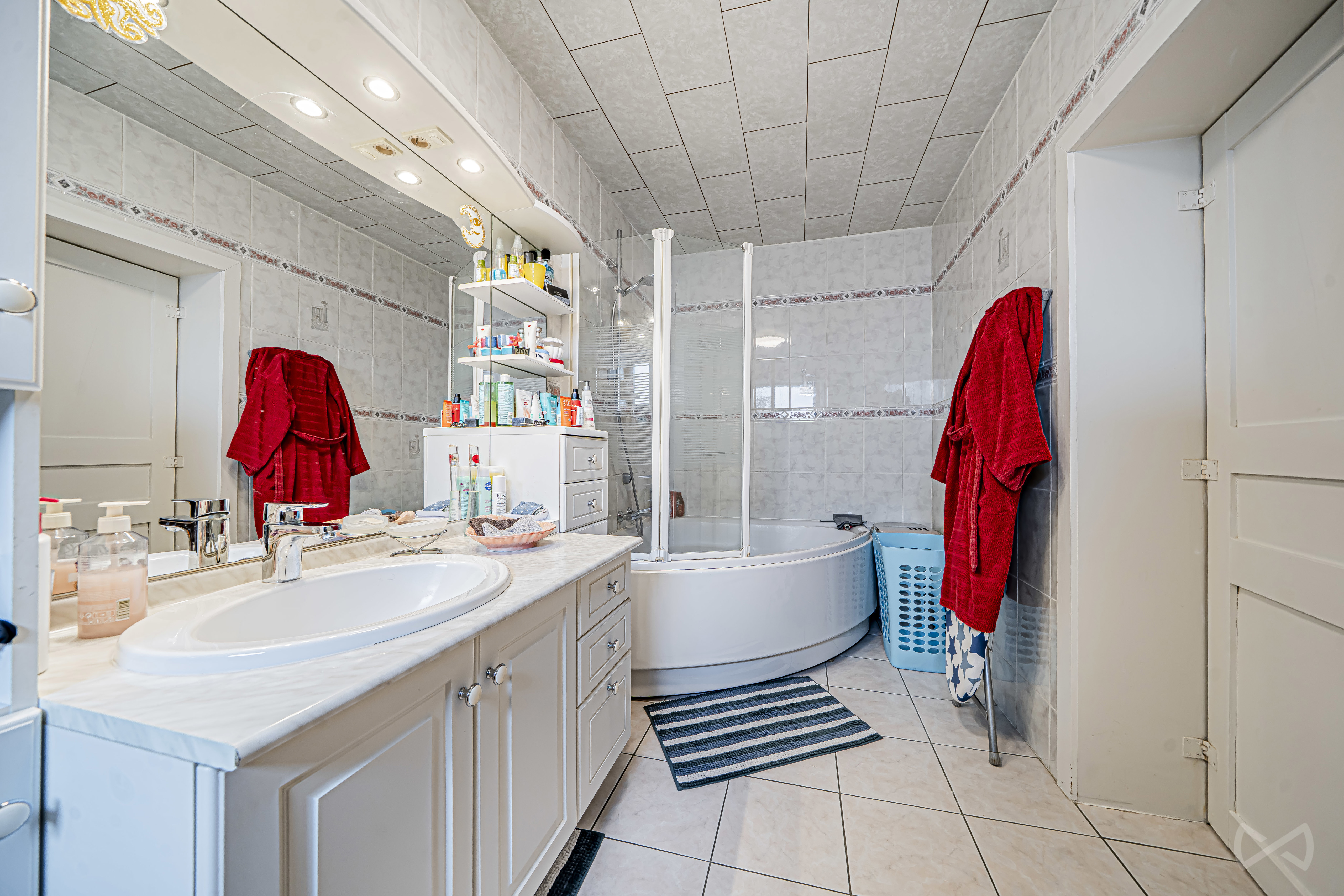 Picture 1 of 4 for Villa with five bedrooms in La Louvière Houdeng-Goegnies