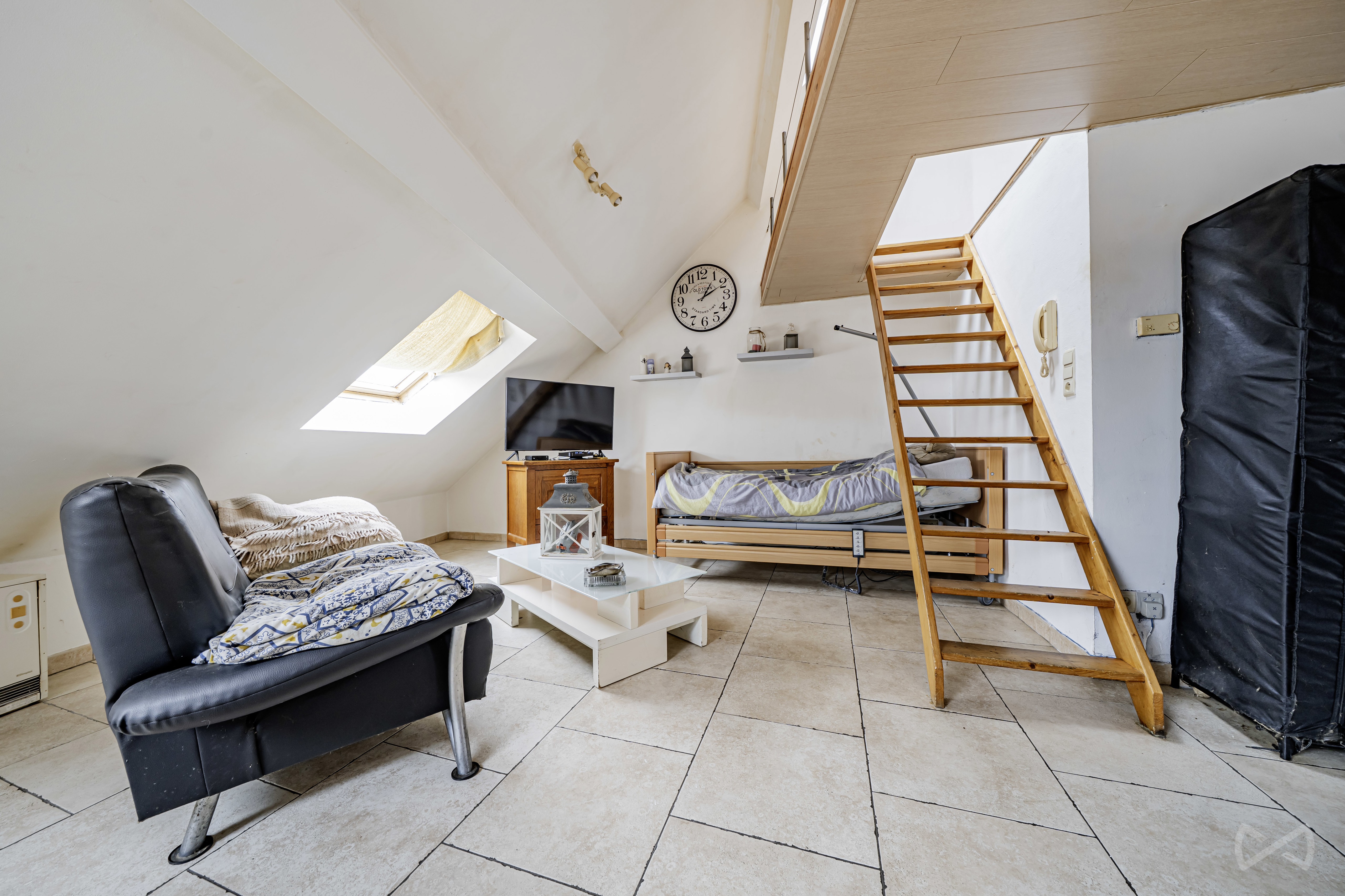 Picture 2 of 4 for Apartment block with five bedrooms in Florennes