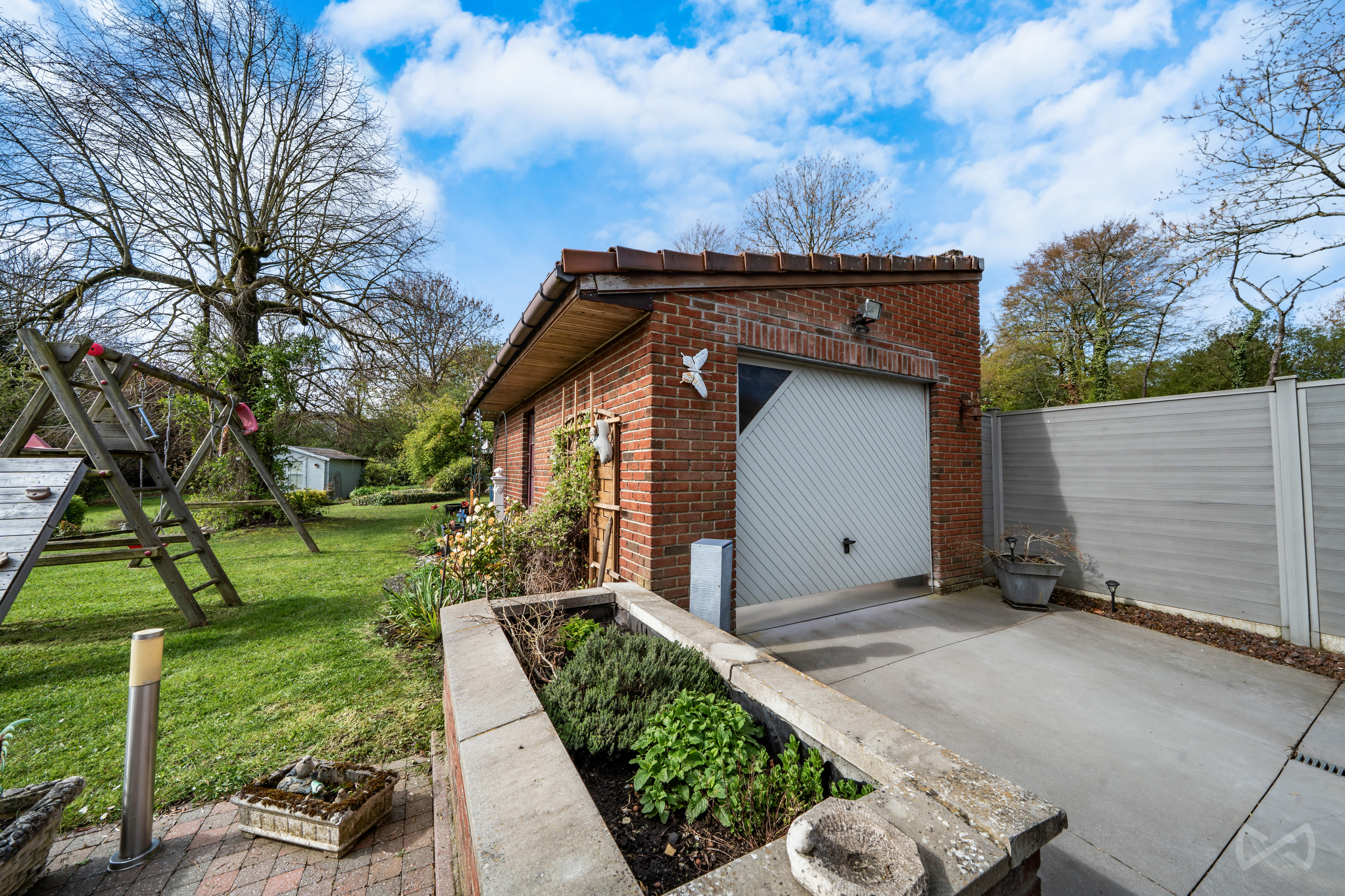 Picture 1 of 4 for Villa with four bedrooms in Marcinelle