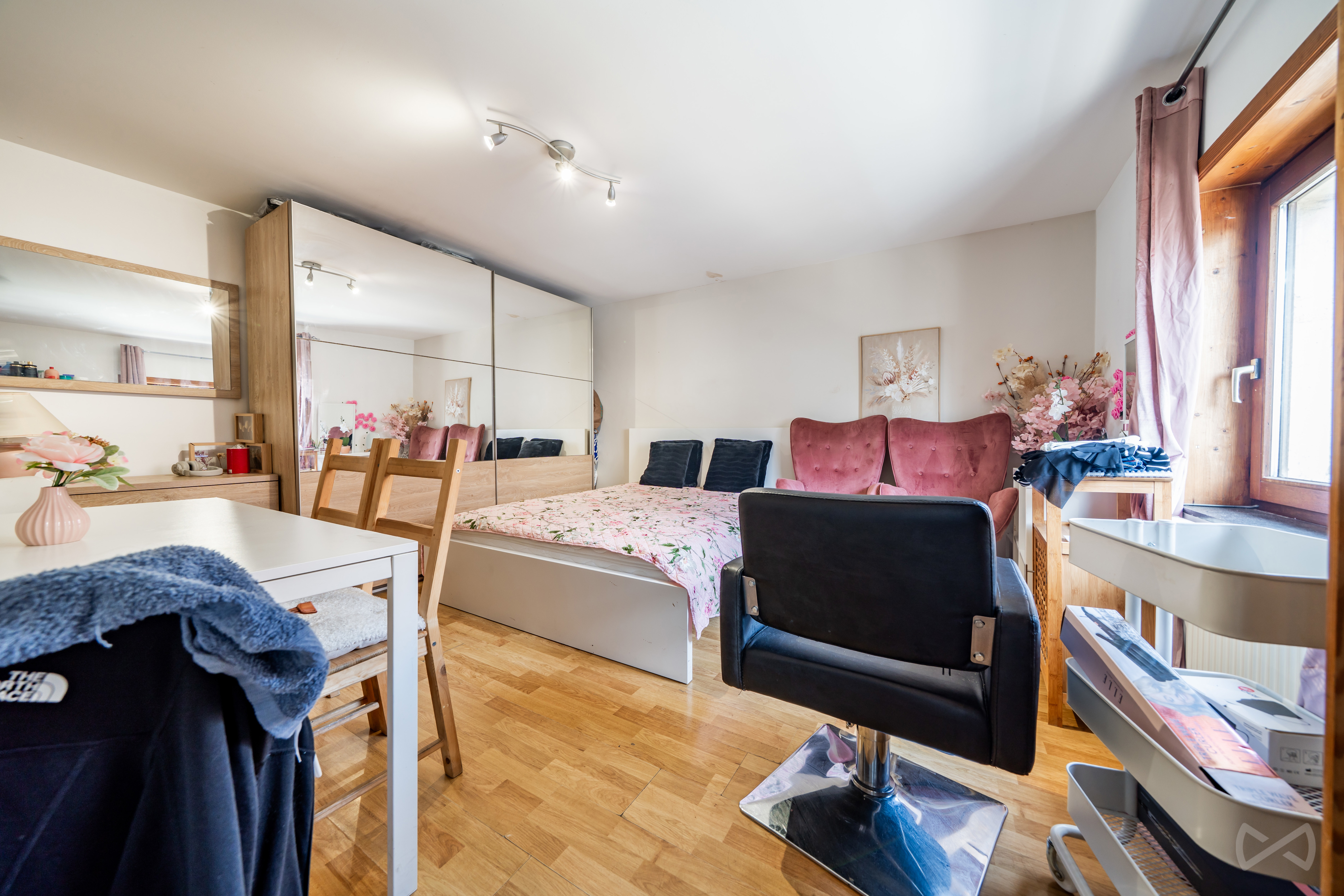 Picture 2 of 4 for Multi-purpose building with three bedrooms in Uccle