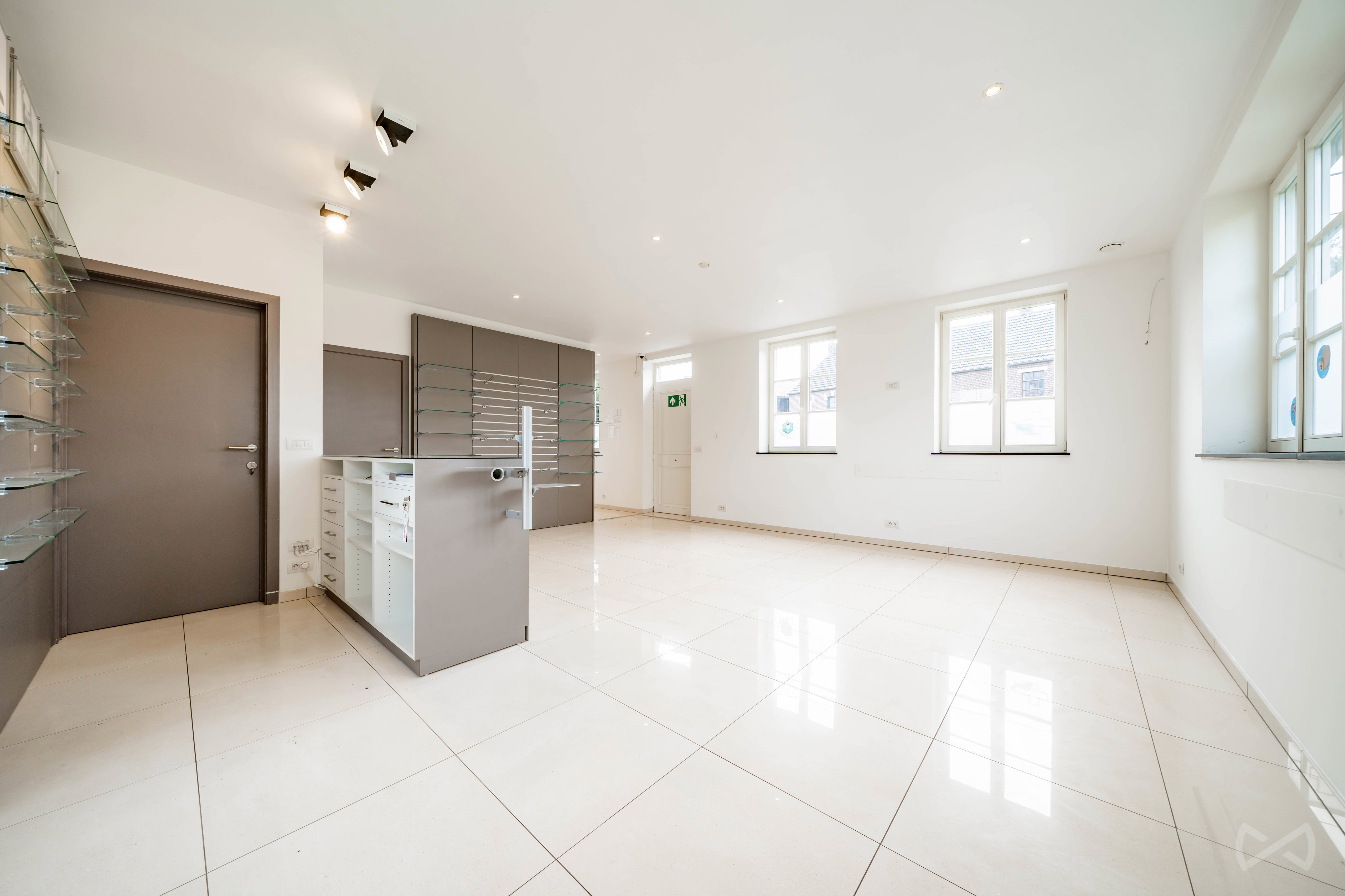 Photo 4 sur 4 pour Immeuble commercial à Bolinne