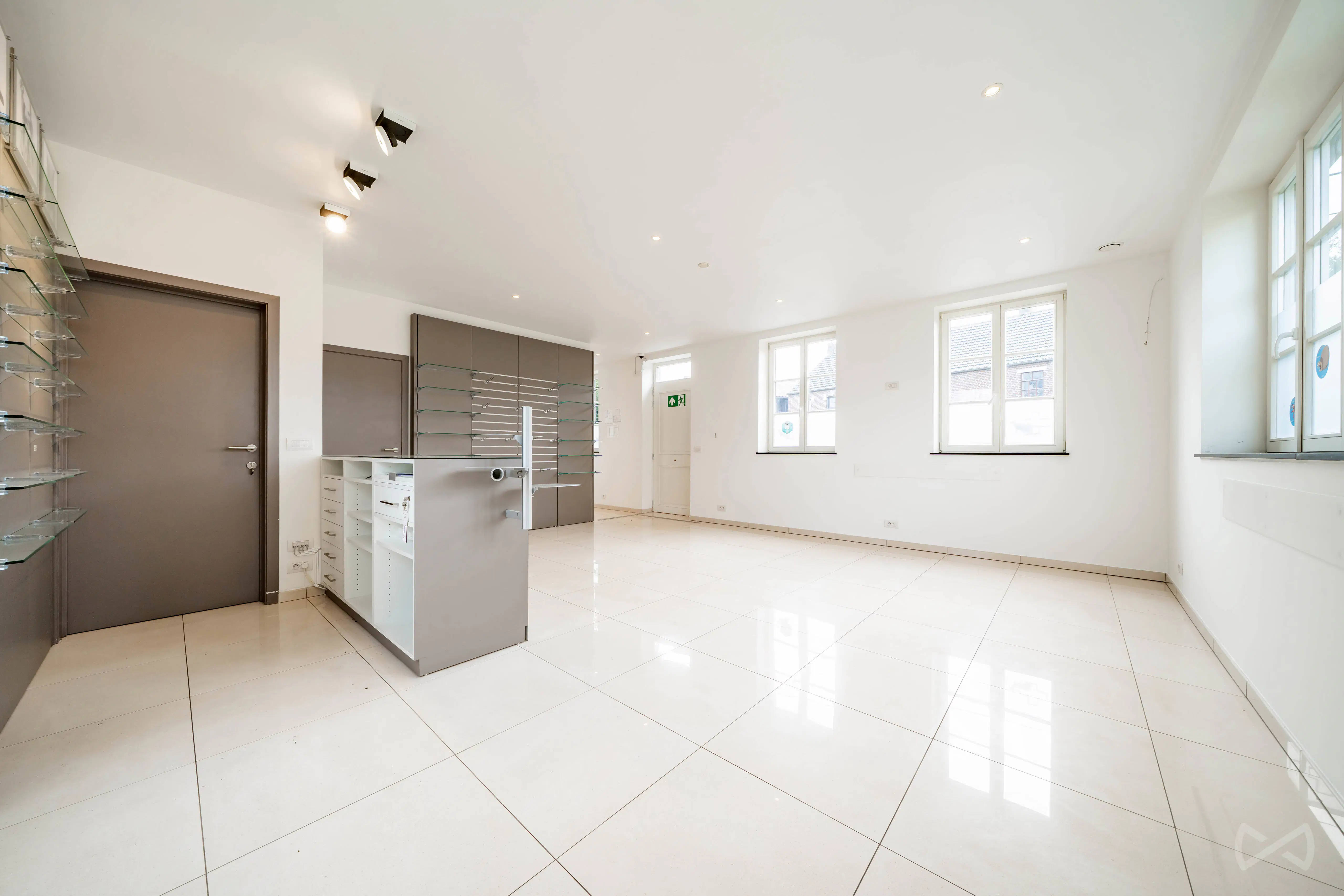 Photo 4 sur 4 pour Immeuble commercial à Bolinne