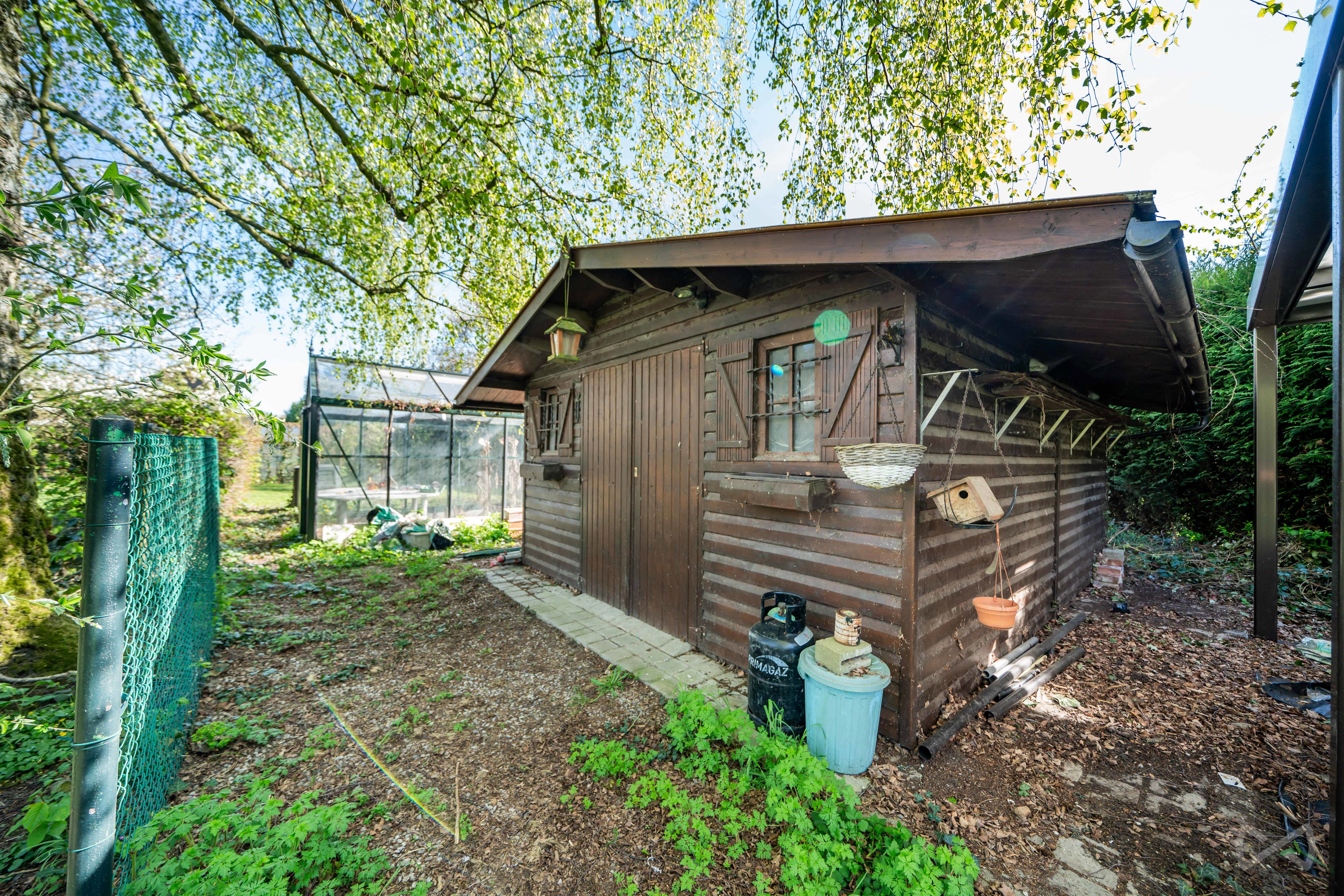 Foto 1 van 4 van Villa met zes slaapkamers in Baudour