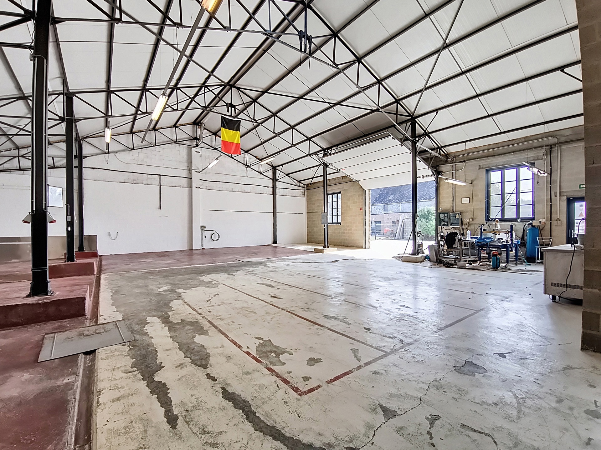 Picture 2 of 3 for Warehouse in Héron