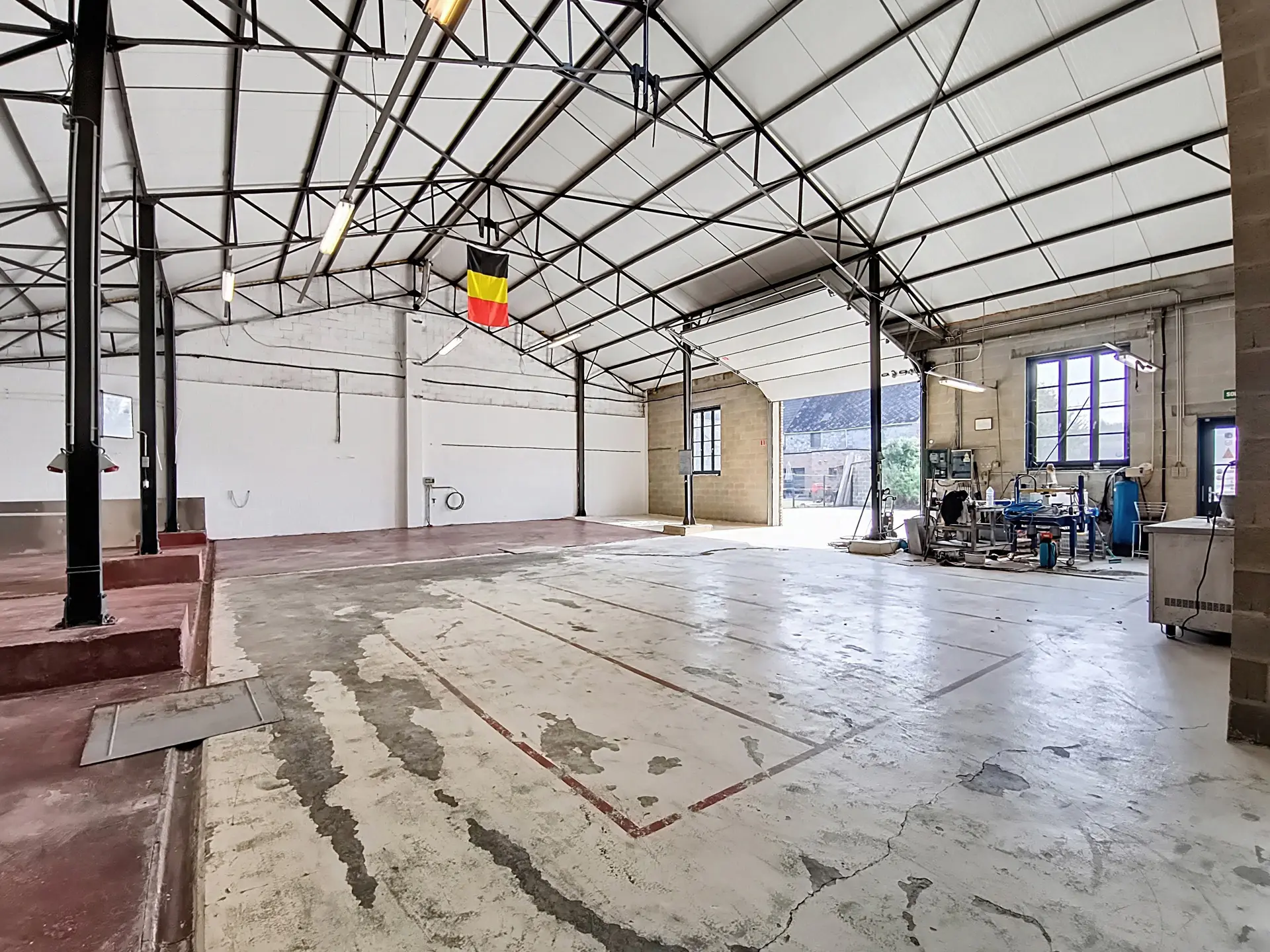 Picture 2 of 3 for Warehouse in Héron