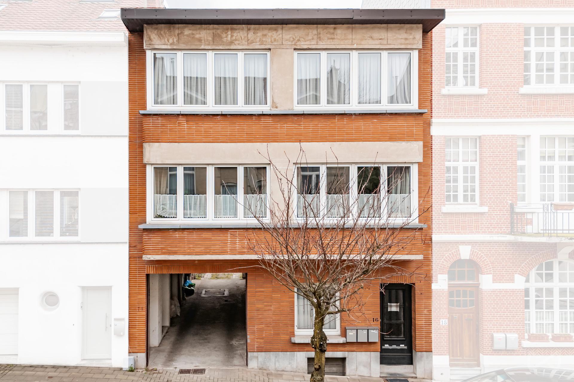 Picture 2 of 4 for Apartment block with three bedrooms in Auderghem