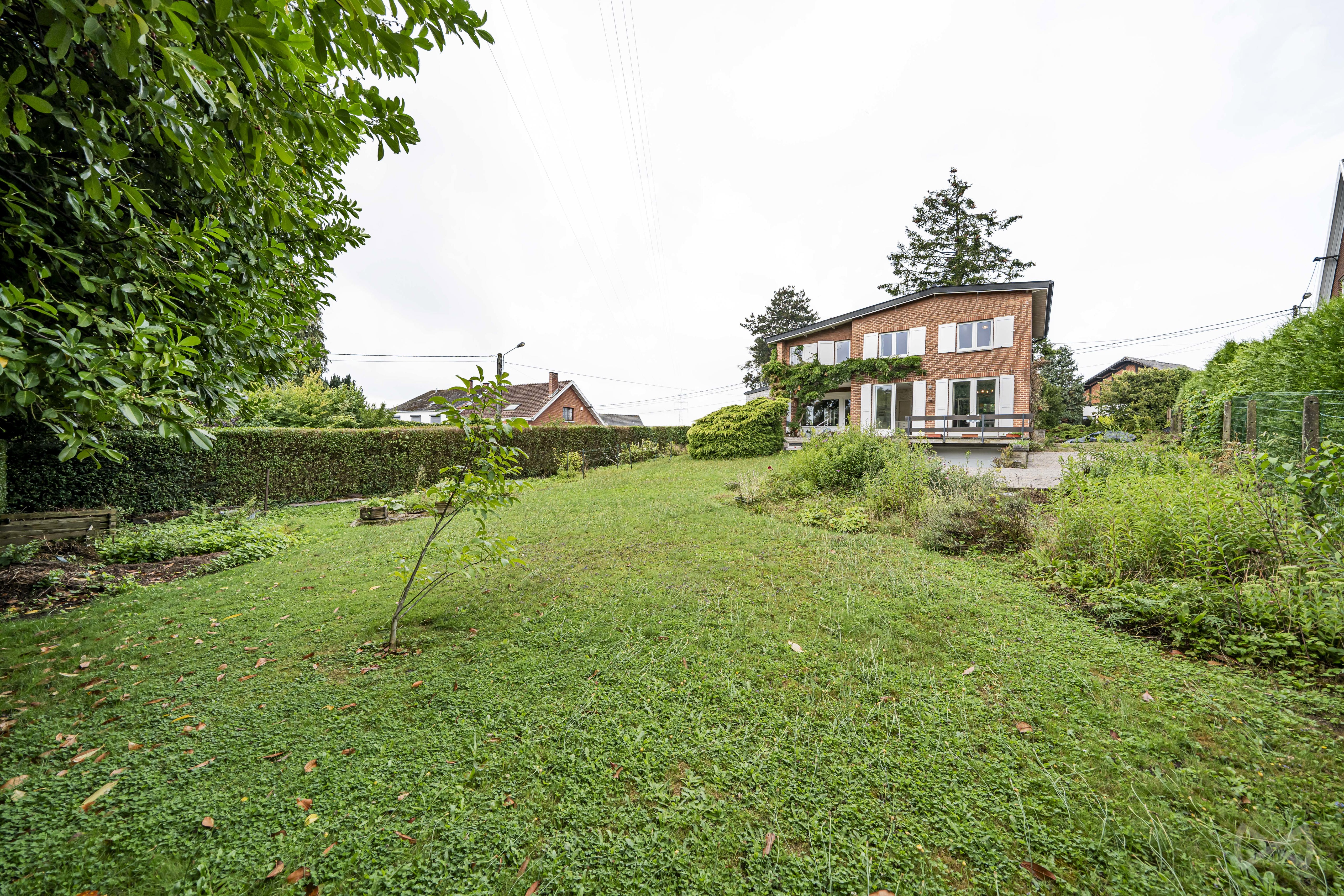 Picture 2 of 4 for House with four bedrooms in Mont-sur-marchienne