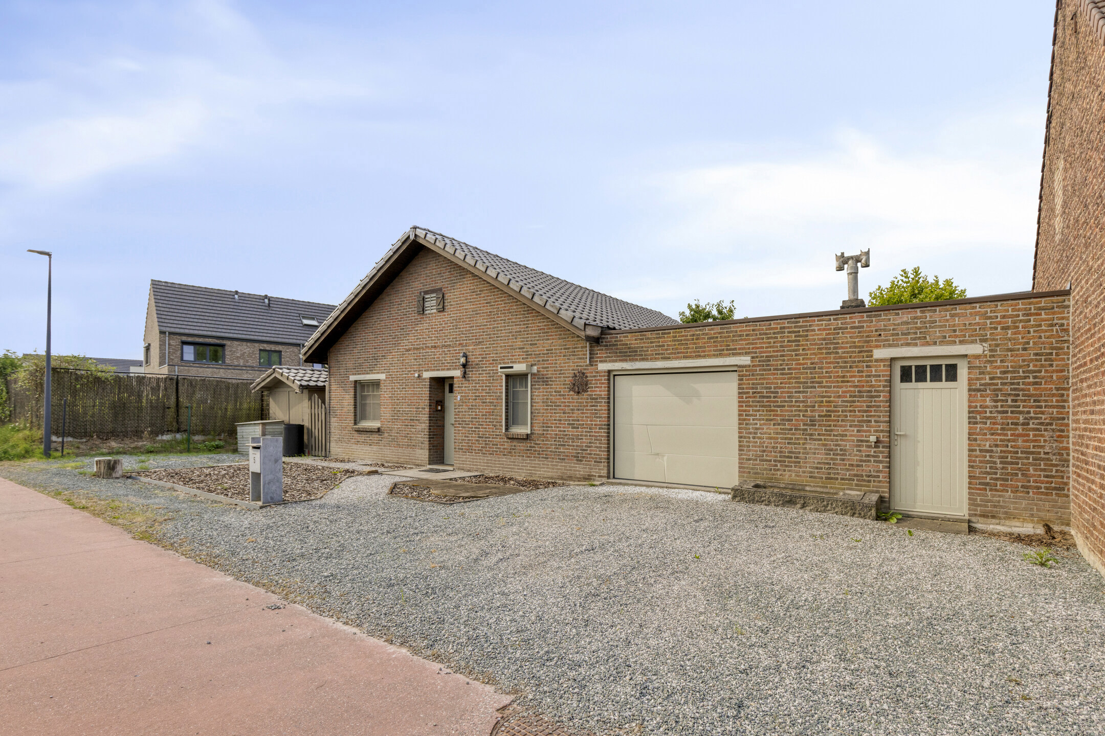 Picture 2 of 2 for Bungalow with four bedrooms in Asse
