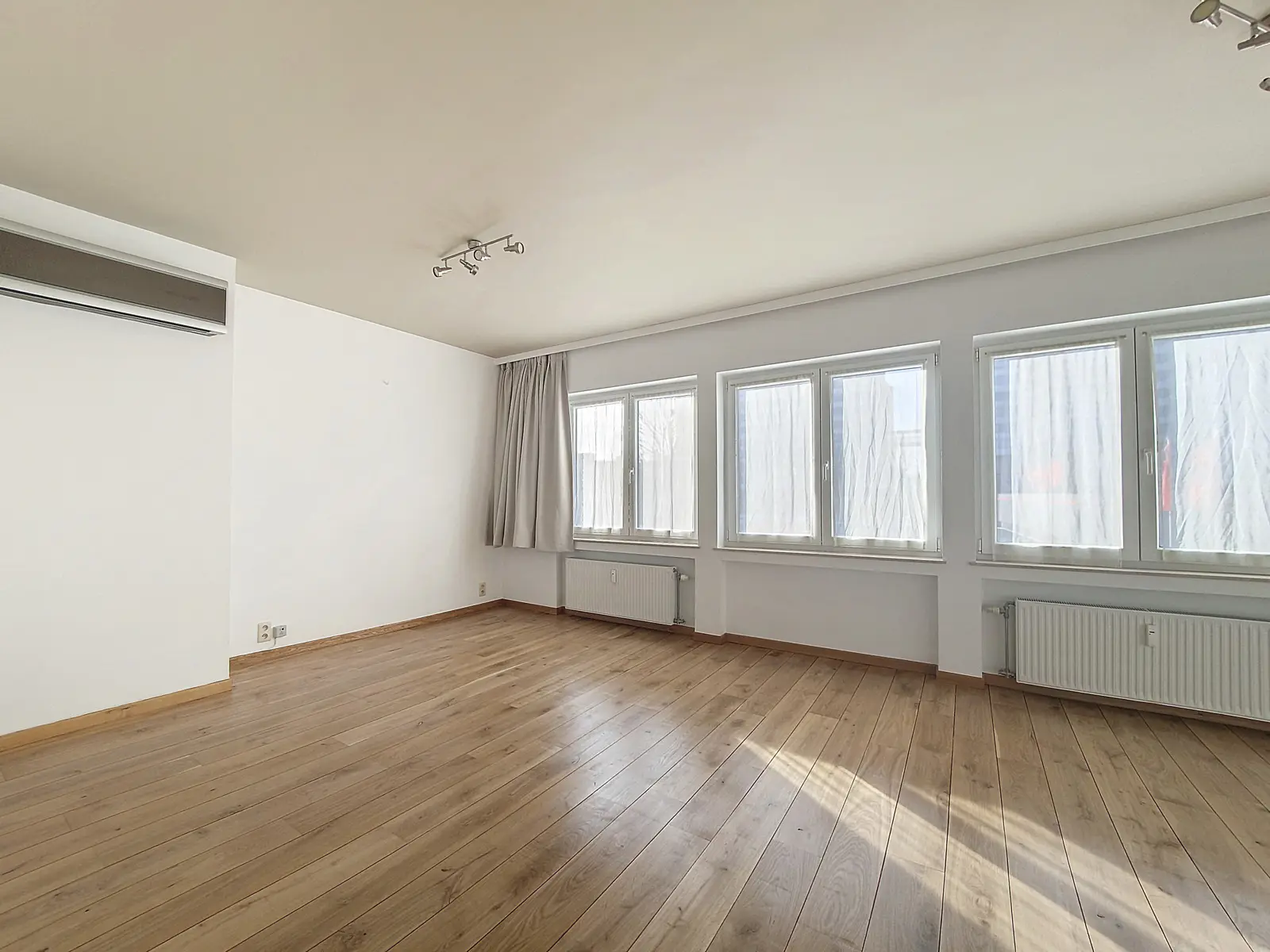 Photo 2 sur 4 pour Immeuble à appartements de six chambres à Brussel
