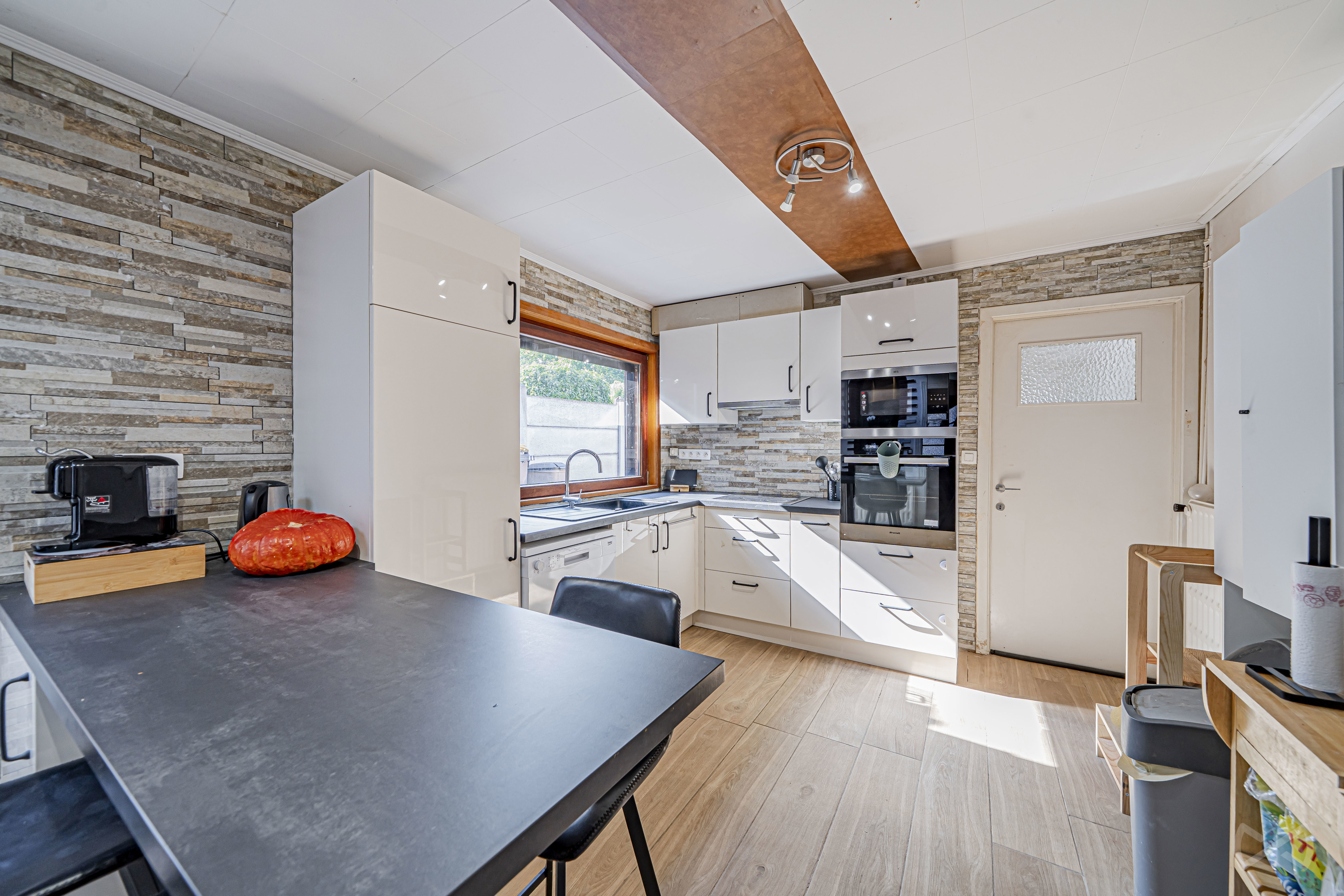Picture 1 of 4 for House with two bedrooms in Ecaussinnes
