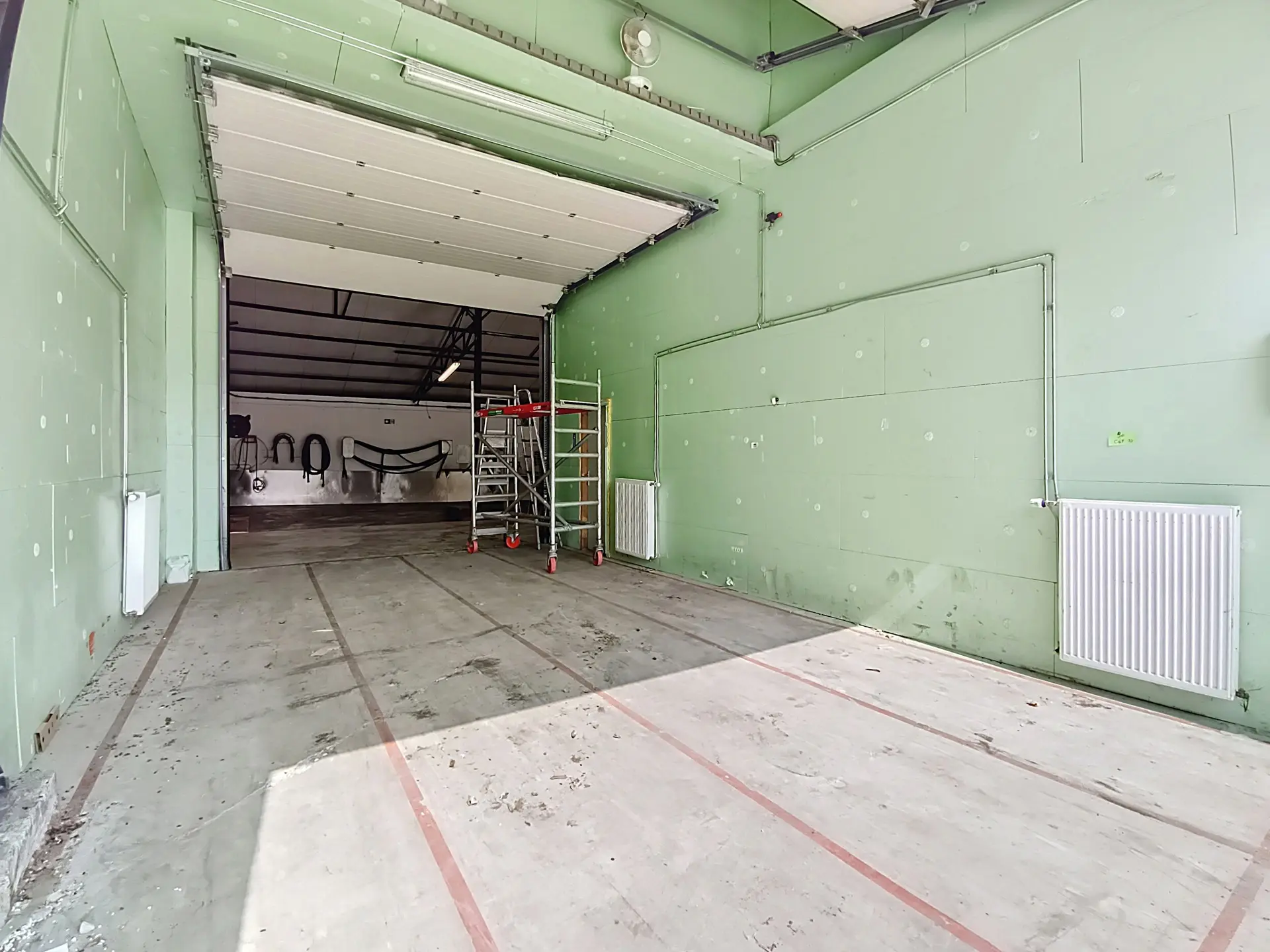 Picture 1 of 4 for Warehouse in Héron