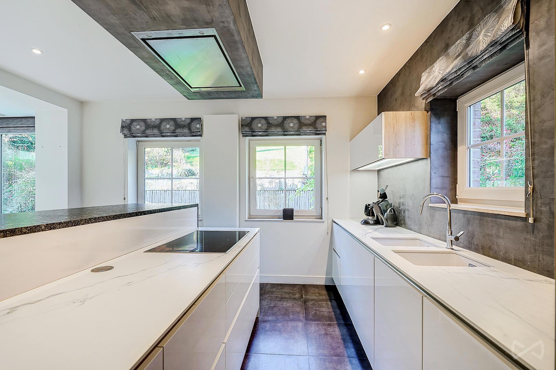 Picture 1 of 4 for House with five bedrooms in Court-saint-Étienne