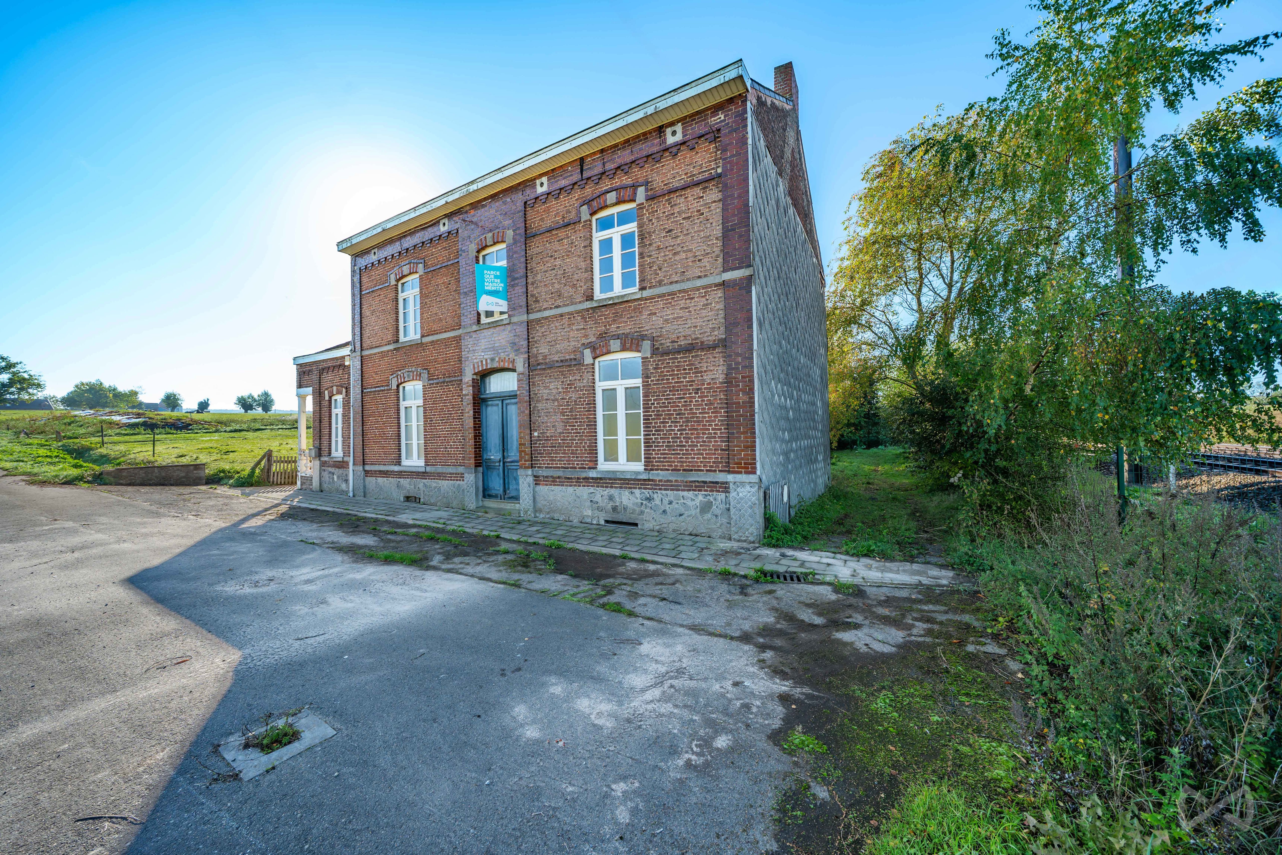 Picture 2 of 4 for House with six bedrooms in Hennuyères