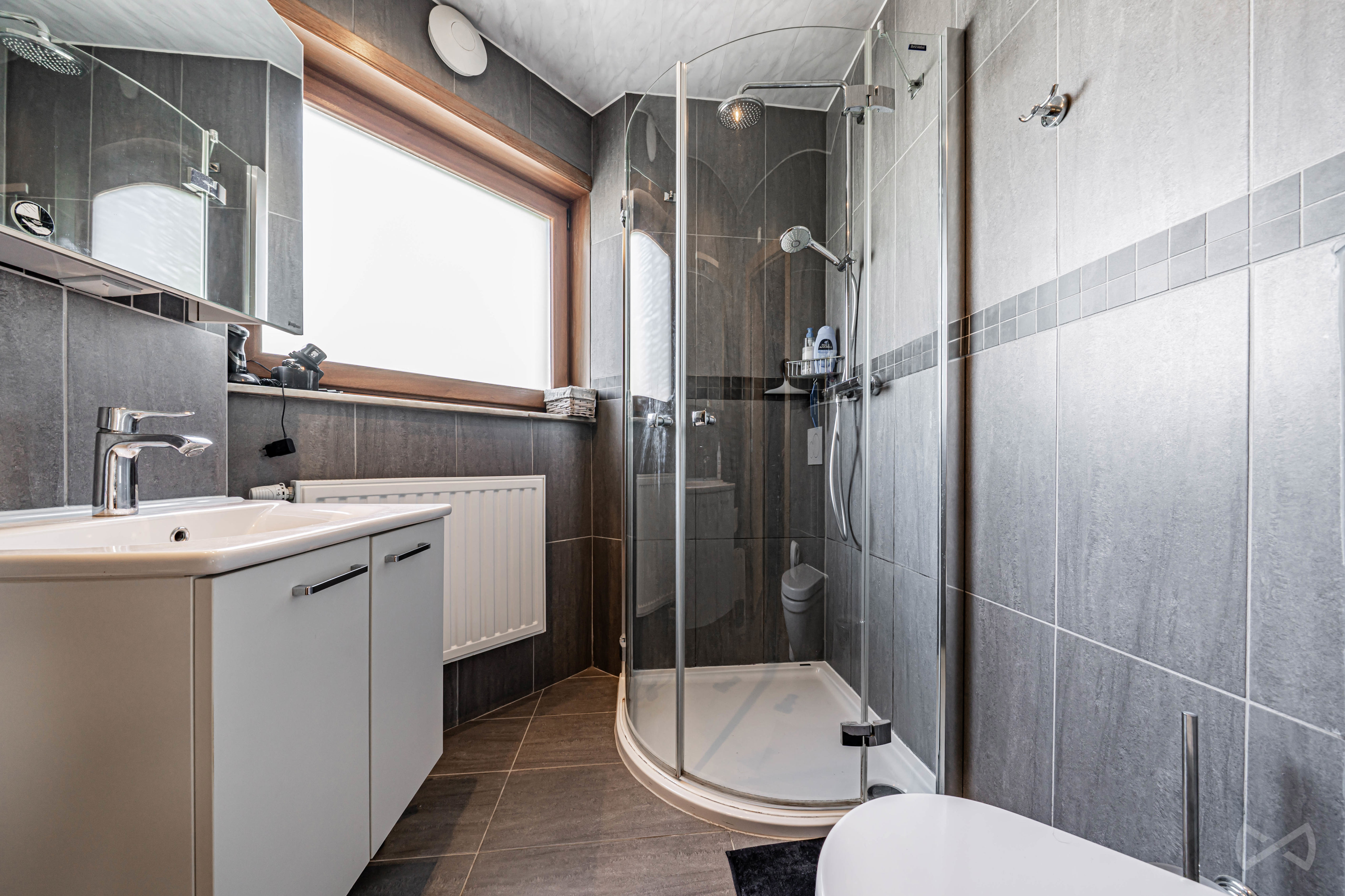 Photo 1 sur 4 pour Maison de cinq chambres à Montigny-le-Tilleul
