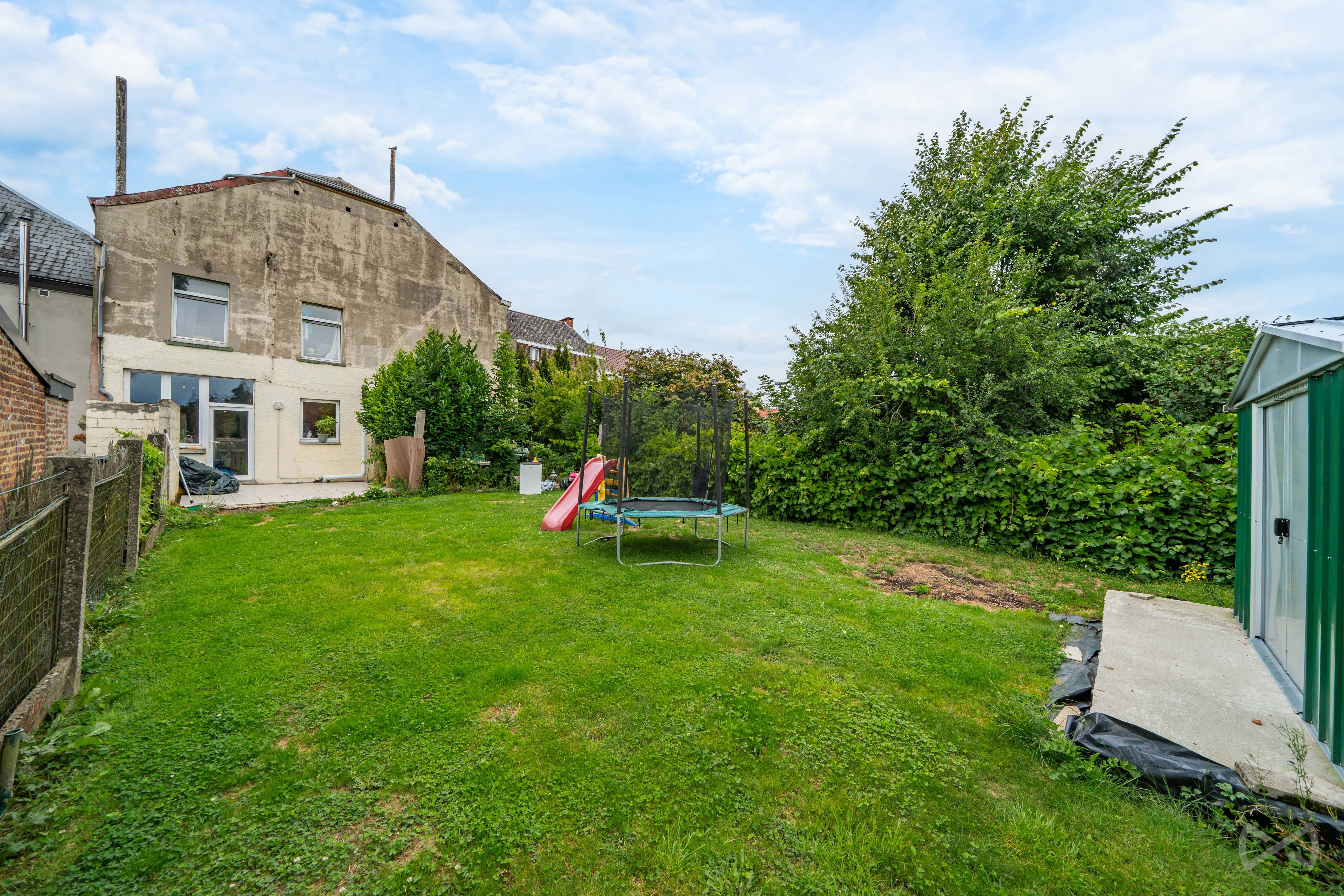 Photo 3 sur 4 pour Maison de deux chambres à Roux