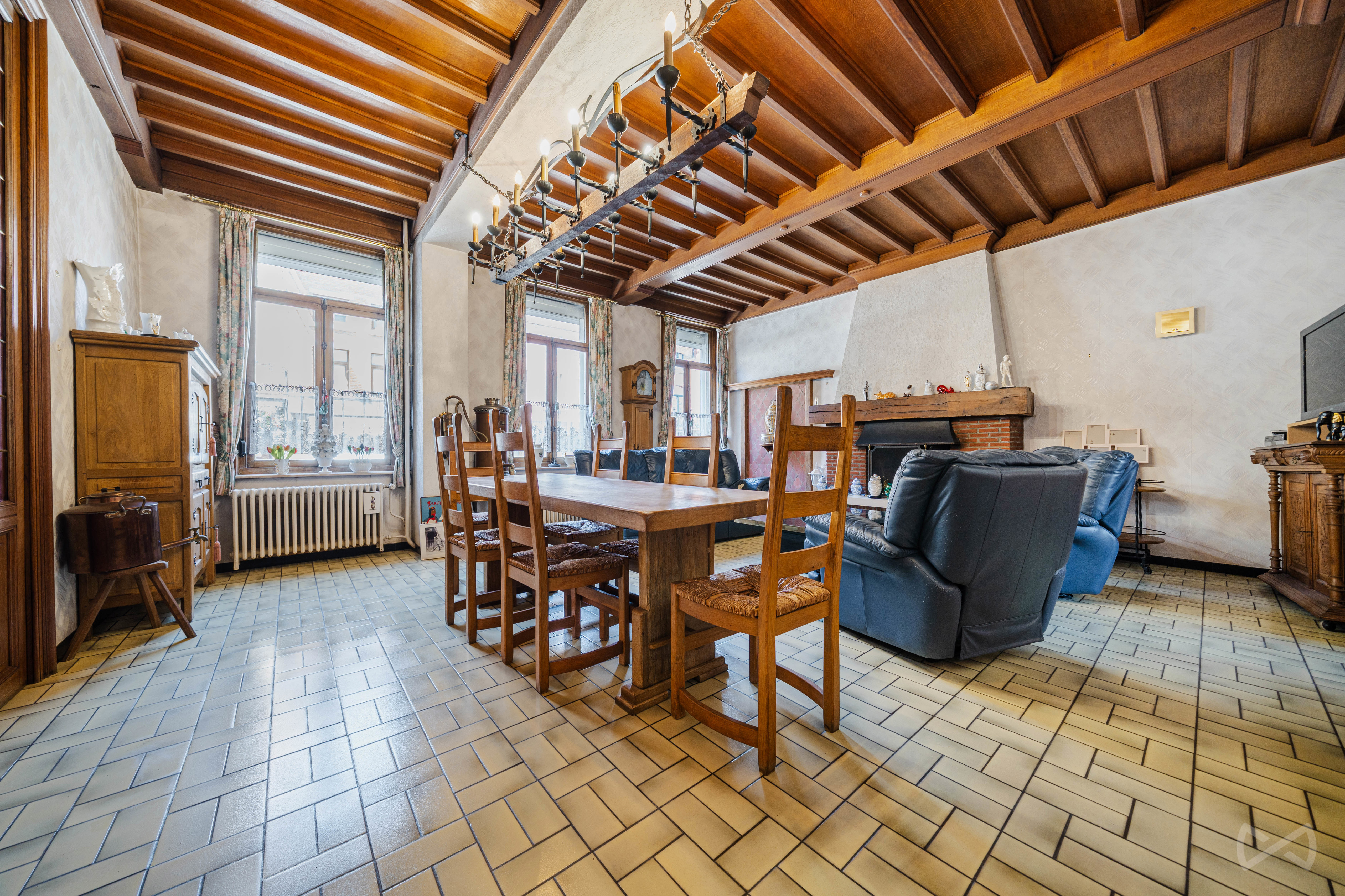 Photo 3 sur 4 pour Maison de maître de six chambres à Braine-le-Comte