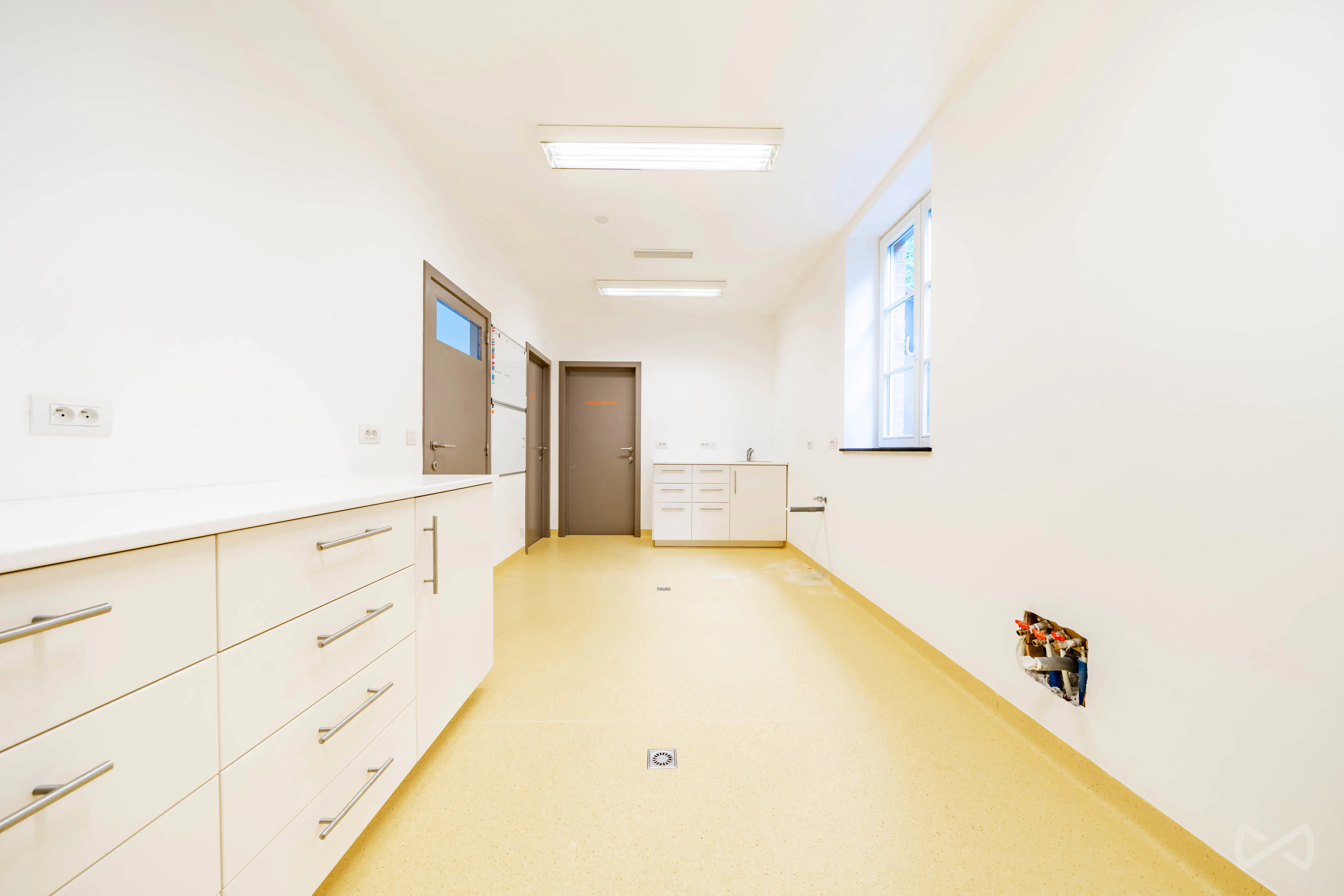 Photo 4 sur 4 pour Immeuble commercial à Bolinne