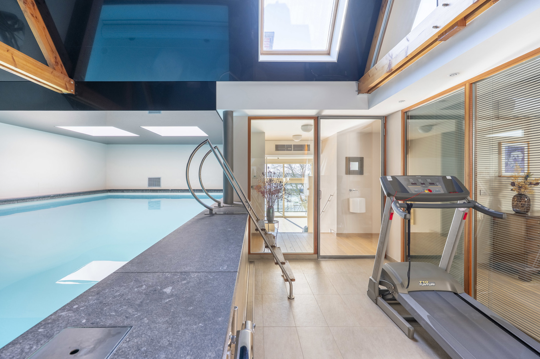 Picture 2 of 4 for Penthouse with three bedrooms in Zwijndrecht Burcht