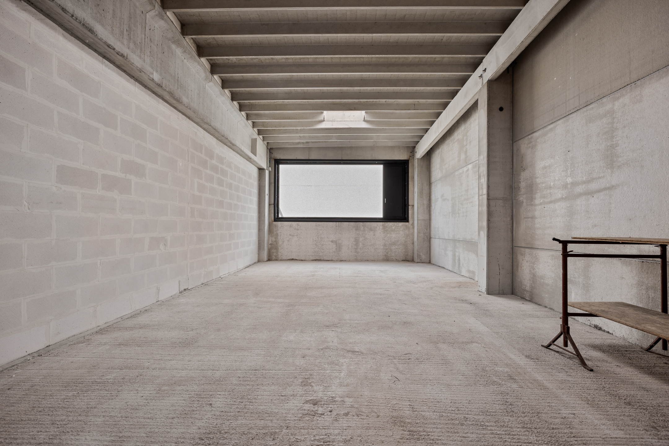 Foto 2 van 4 van Kantoor en magazijn in Moorslede