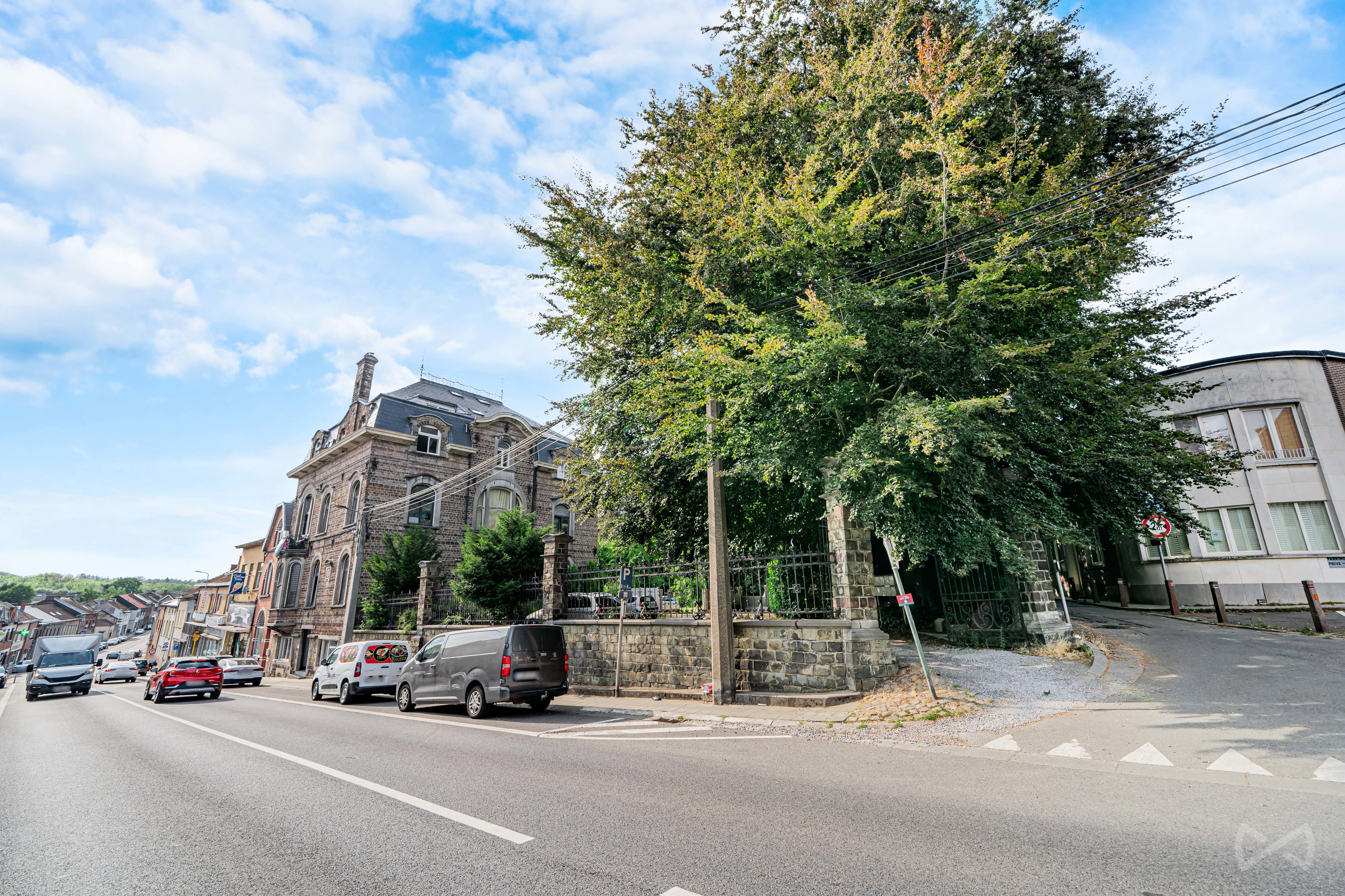 Picture 1 of 4 for Multi-purpose building with 13 bedrooms in Trazegnies