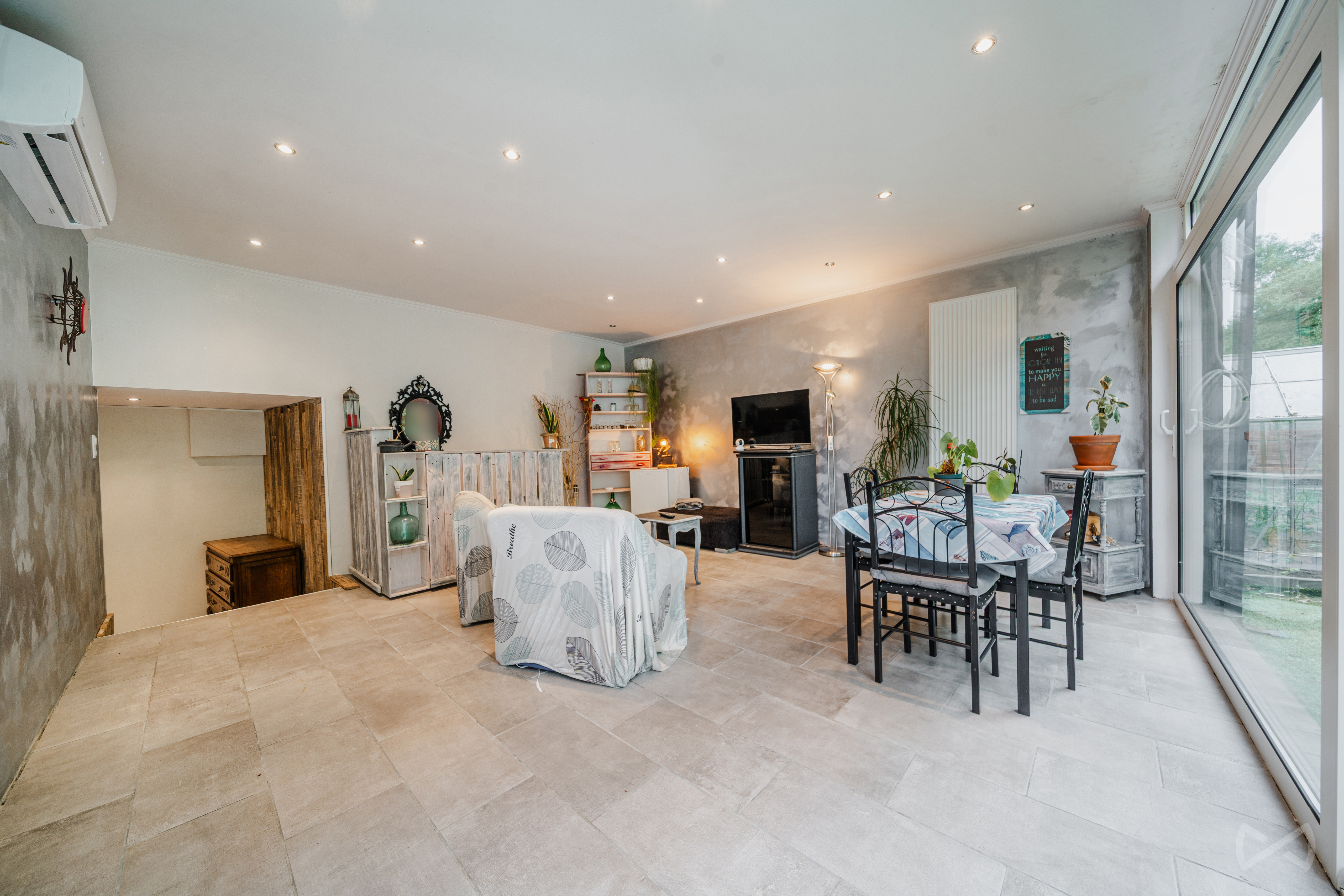 Photo 4 sur 4 pour Maison de deux chambres à Roux