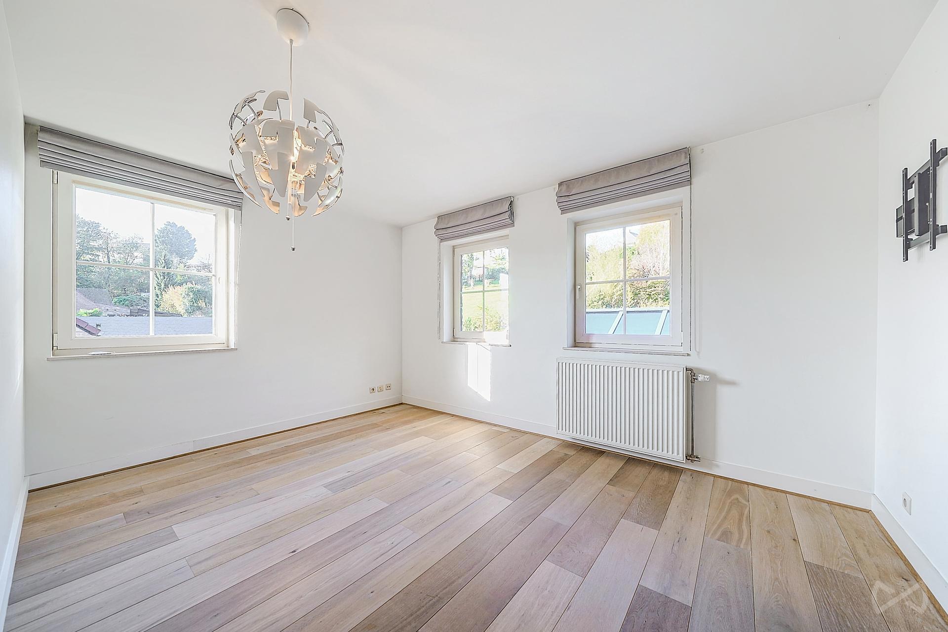 Picture 1 of 4 for House with five bedrooms in Court-saint-Étienne