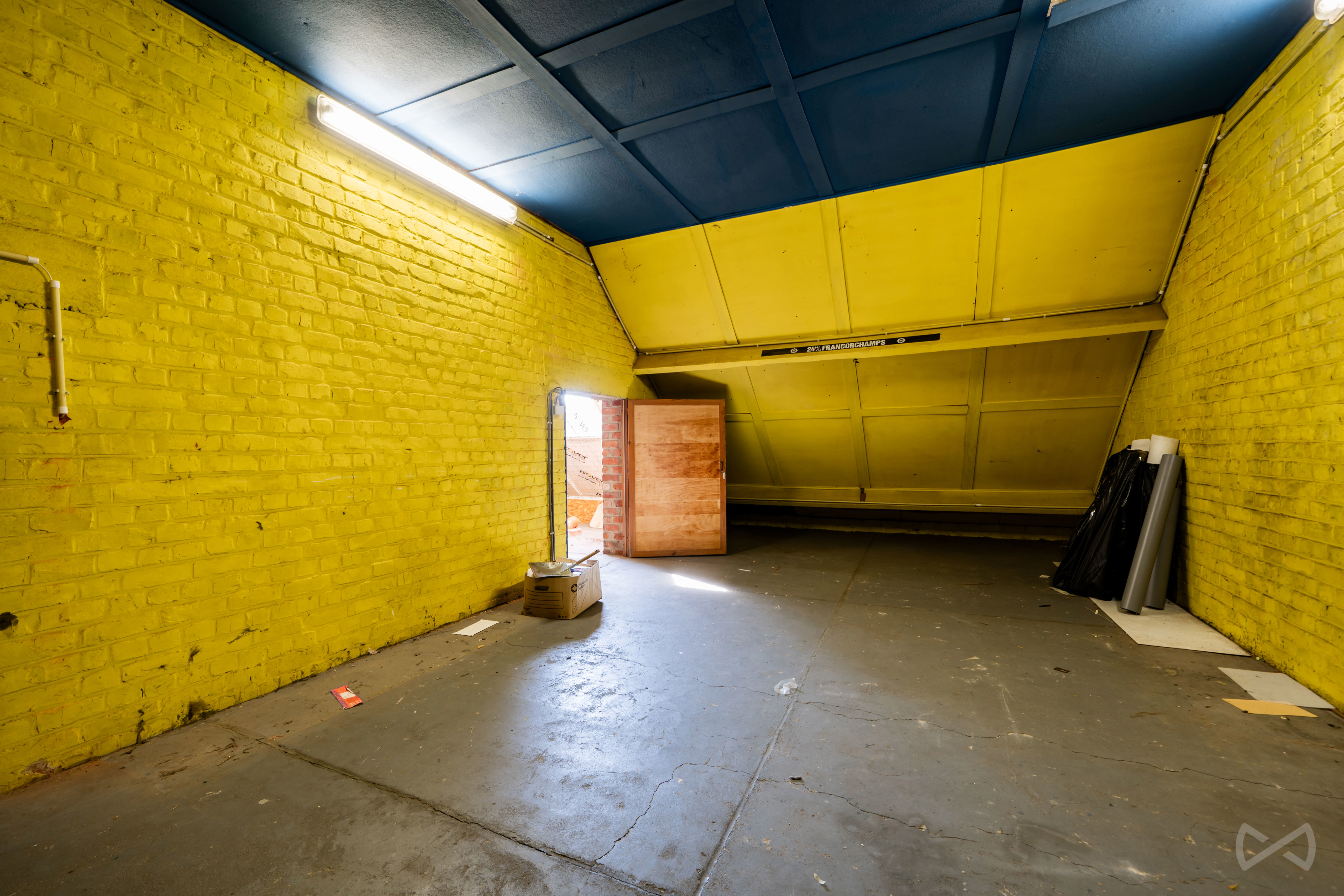 Foto 1 van 4 van Villa met zes slaapkamers in Baudour