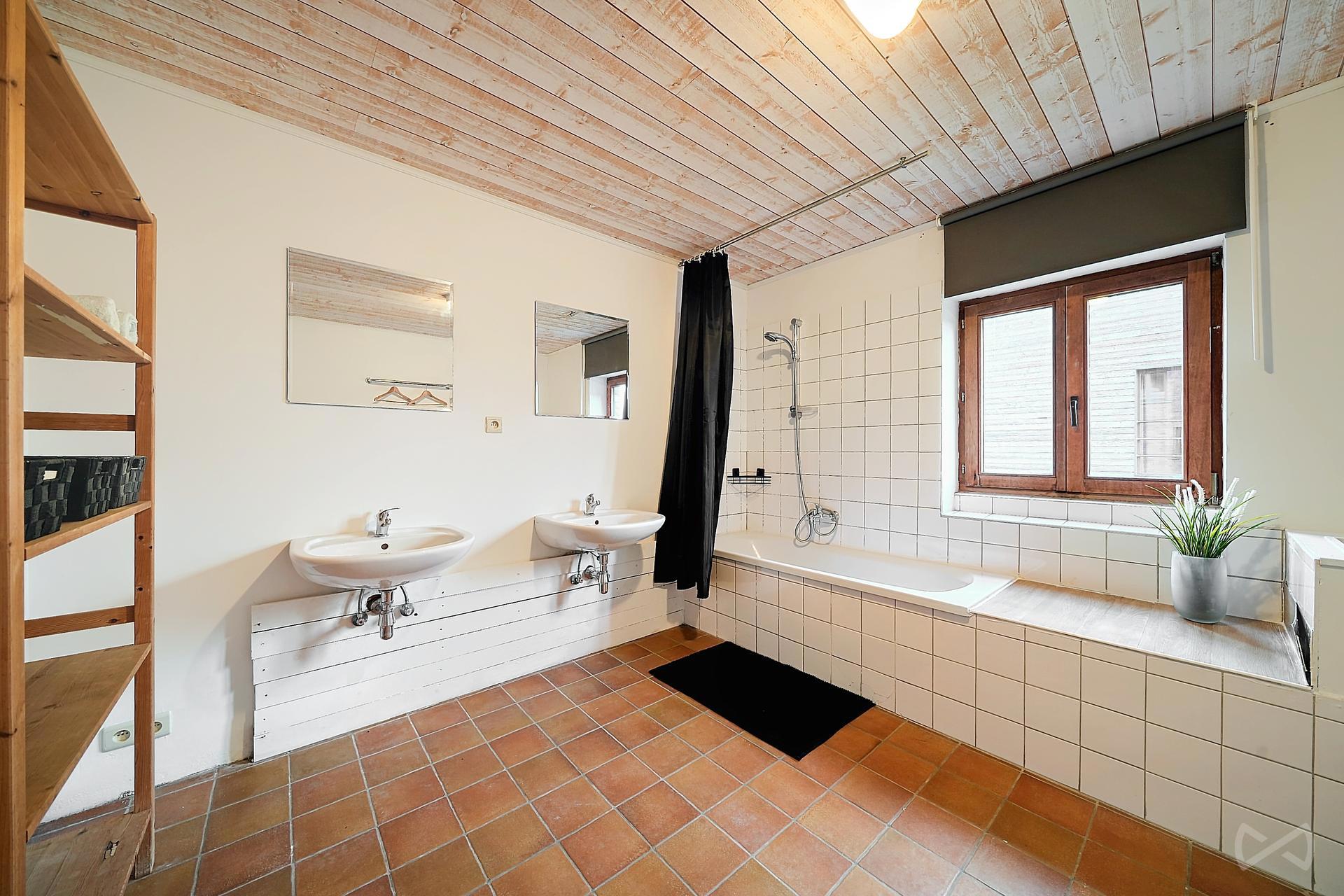 Foto 2 van 4 van Huis met zeven slaapkamers in Stavelot