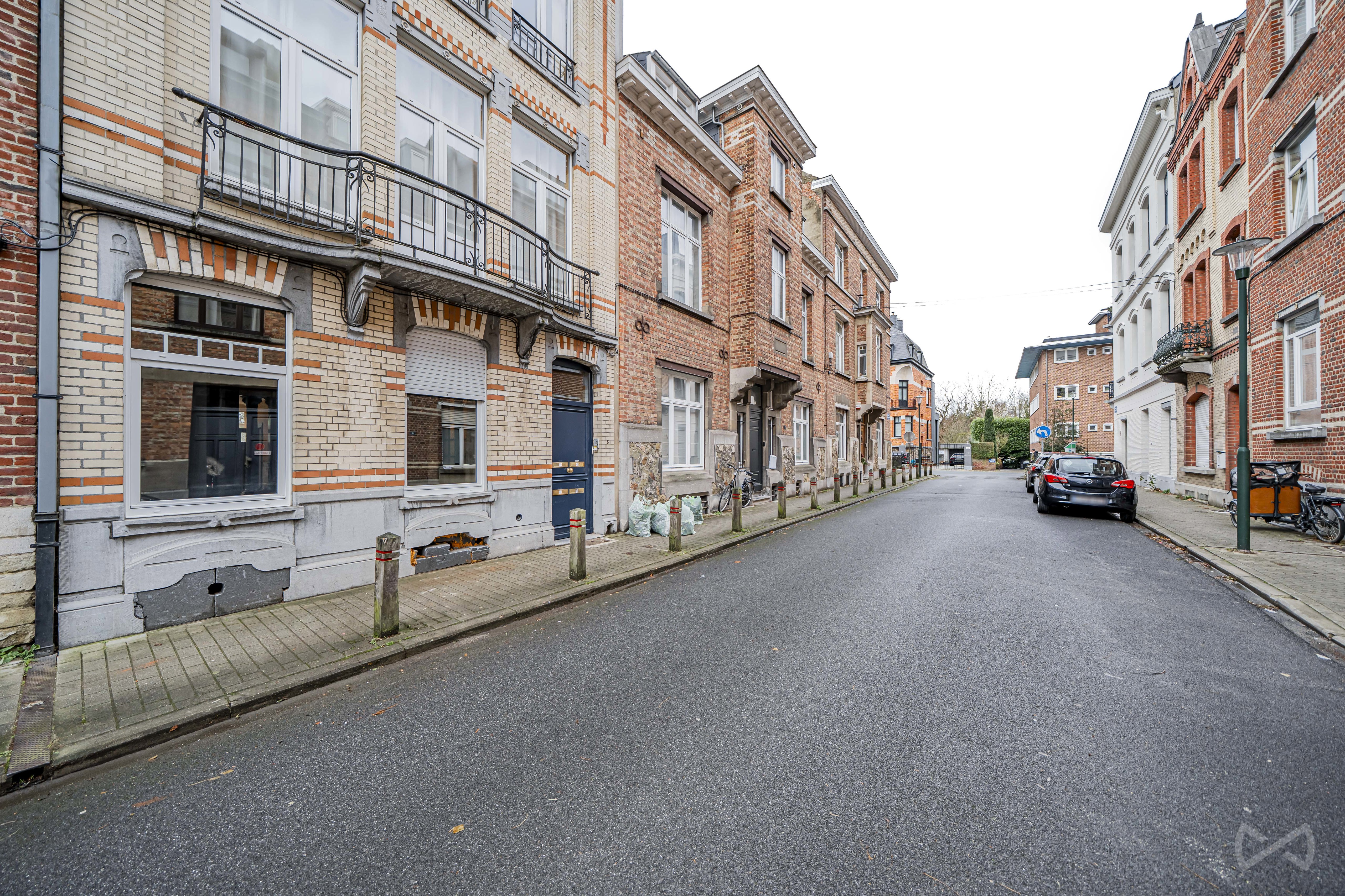 Picture 1 of 2 for Apartment block with four bedrooms in Uccle