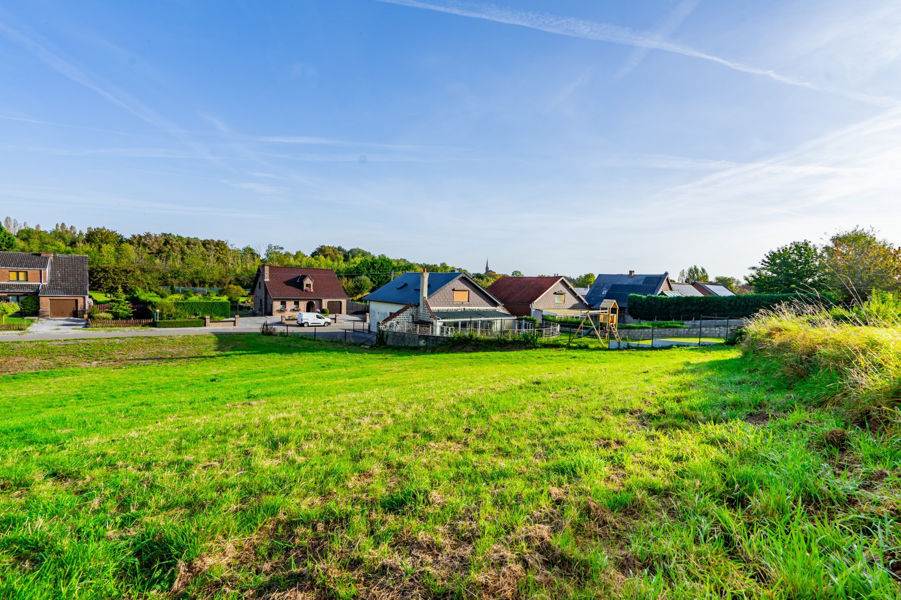 Picture 2 of 4 for Building ground in Courcelles
