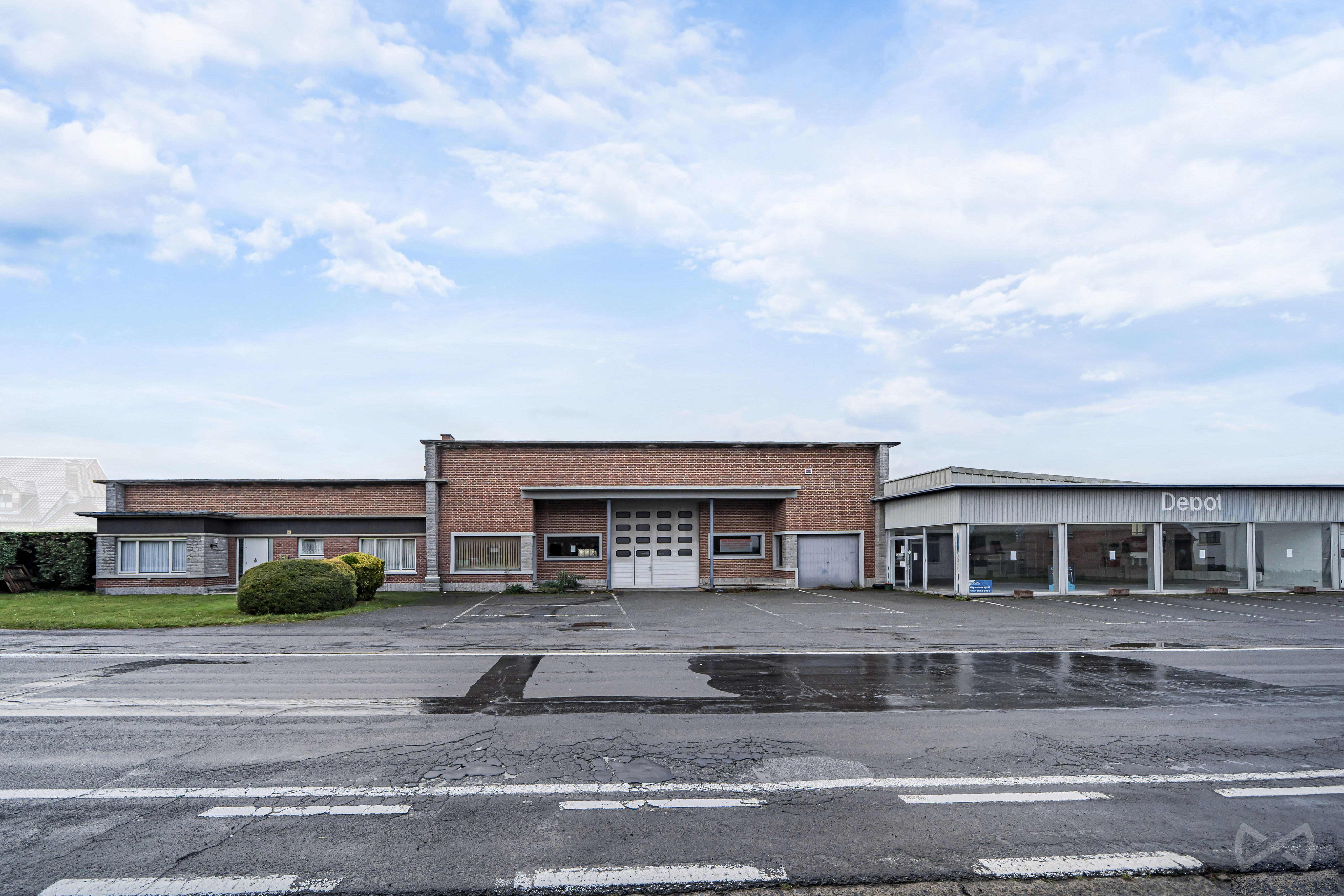 Photo 2 sur 3 pour Immeuble mixte de deux chambres à Chièvres