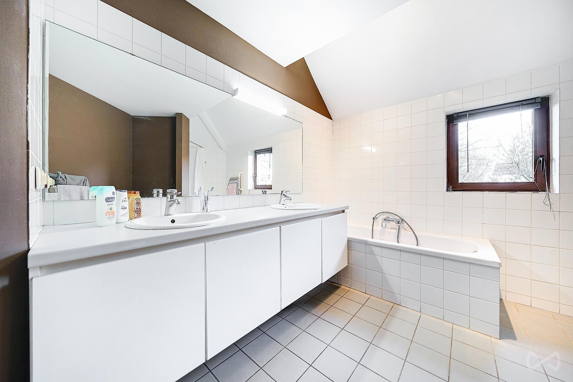 Foto 3 van 4 van Villa met vier slaapkamers in Embourg