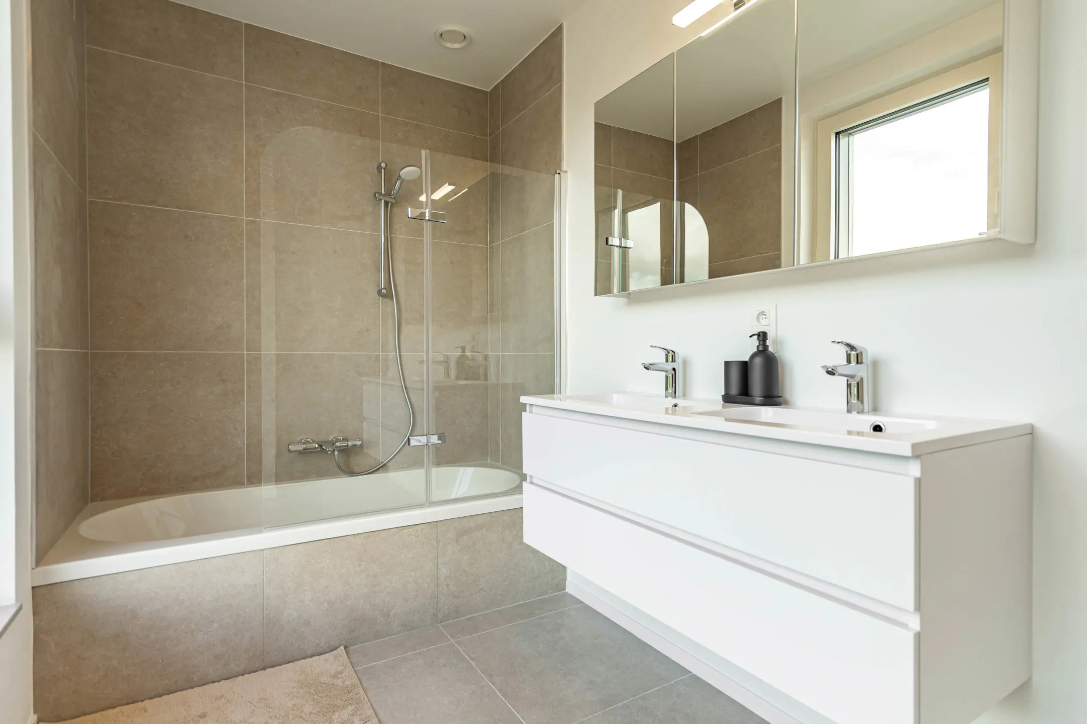 Picture 1 of 3 for House with four bedrooms in Bruxelles