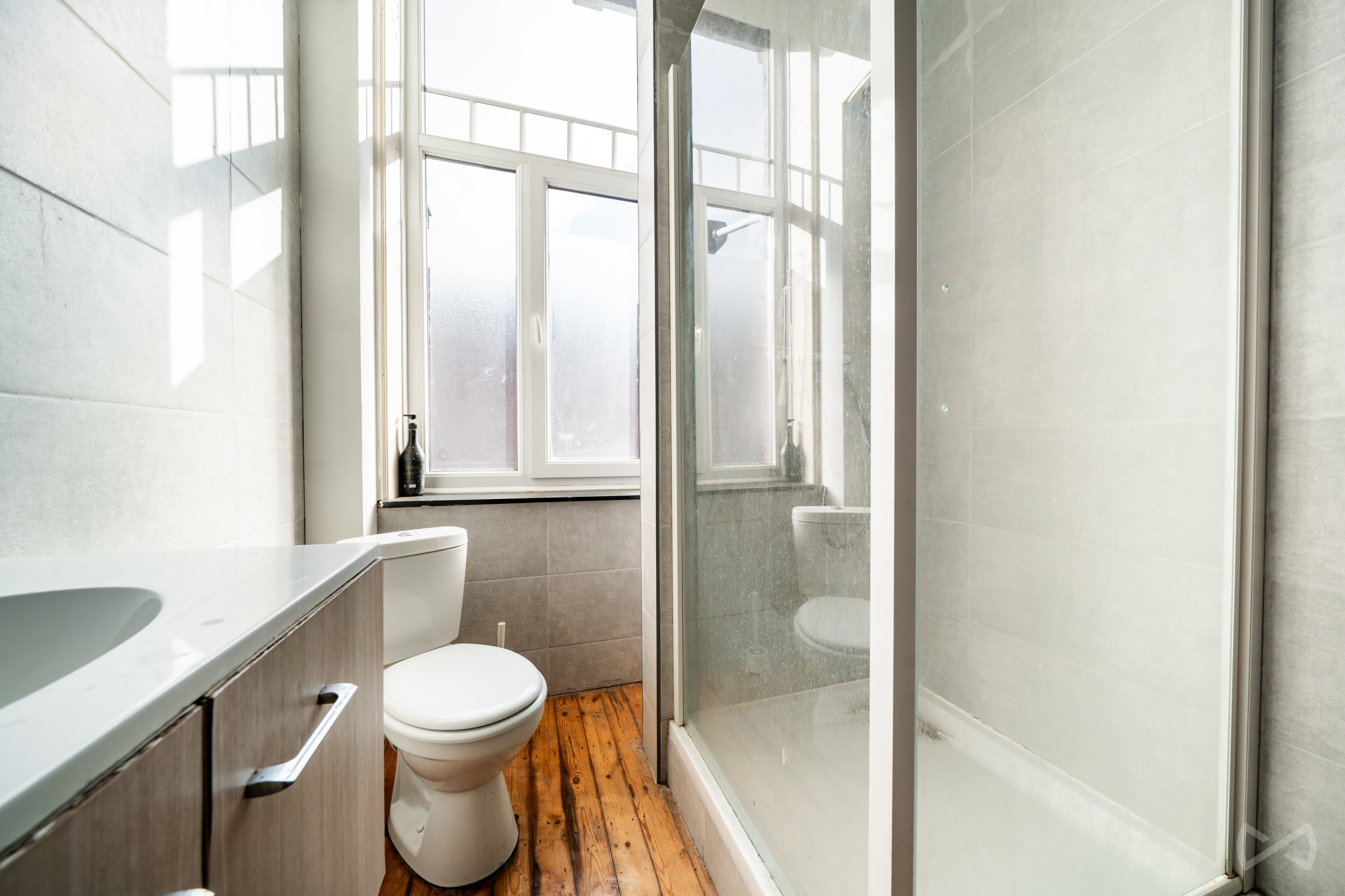 Photo 3 sur 4 pour Immeuble mixte de neuf chambres à Montignies-Sur-Sambre