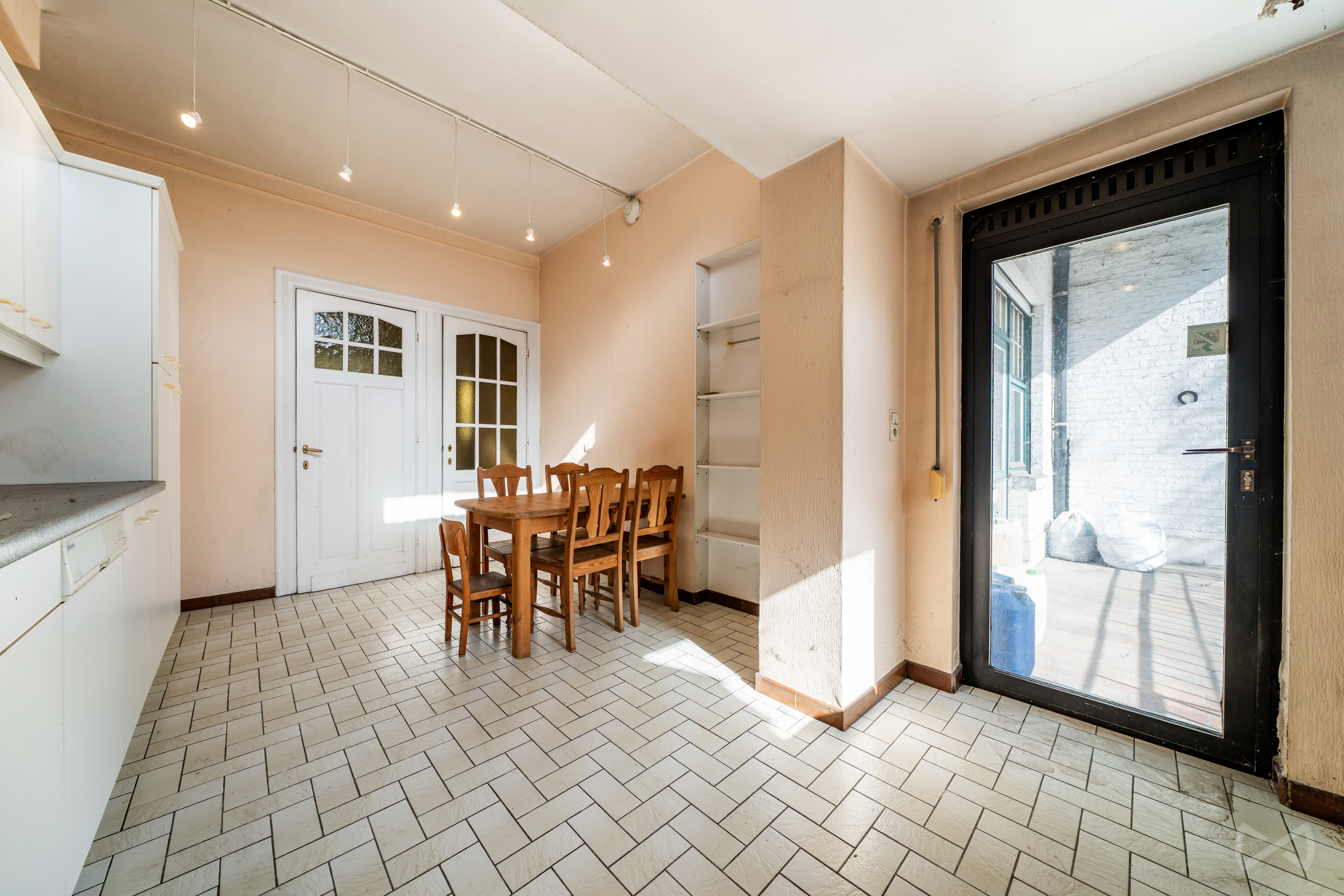Picture 3 of 4 for Villa with six bedrooms in Marcinelle
