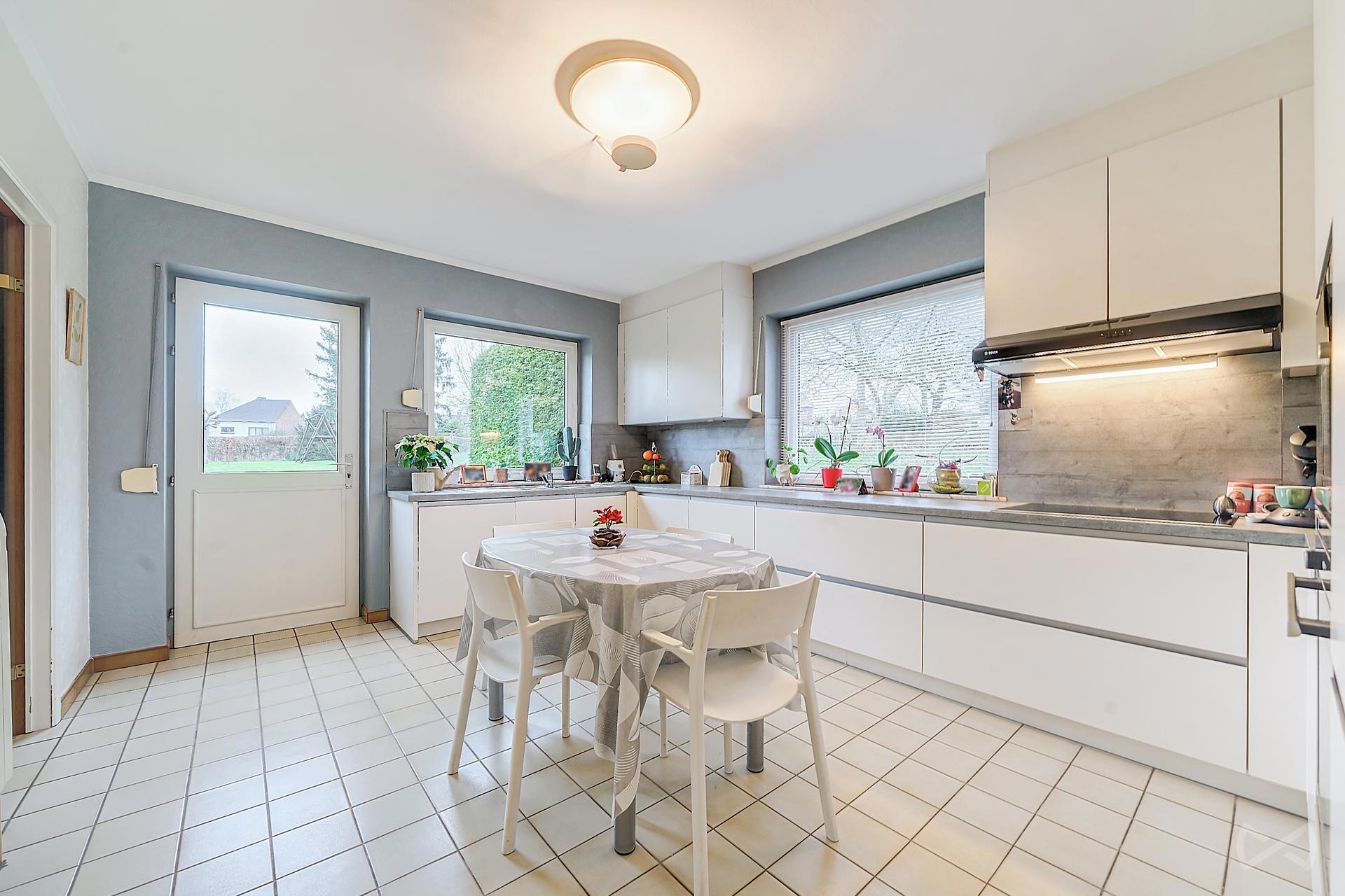Picture 2 of 4 for Villa with five bedrooms in Mont-sur-marchienne