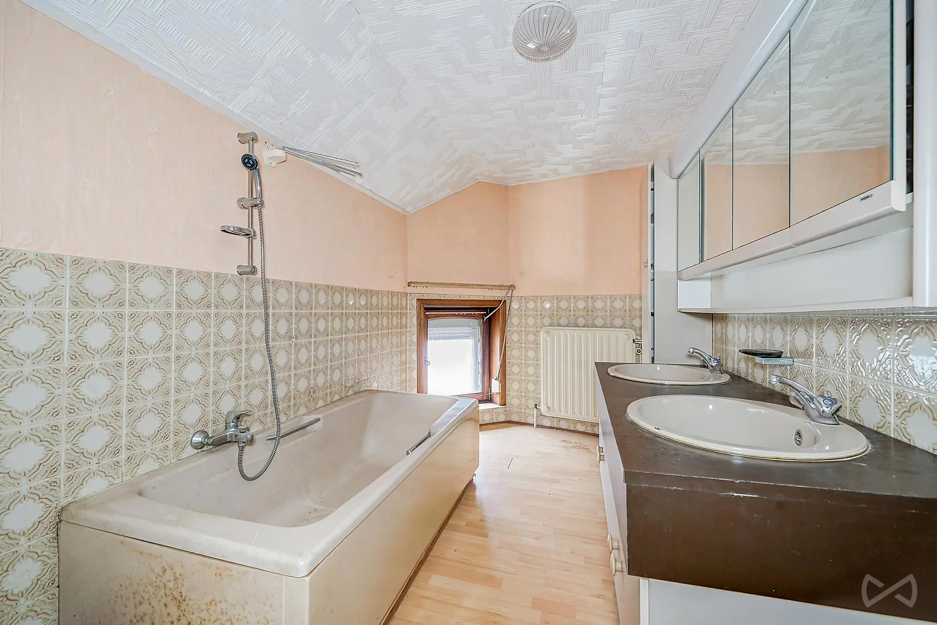 Photo 2 sur 4 pour Maison de cinq chambres à Peissant