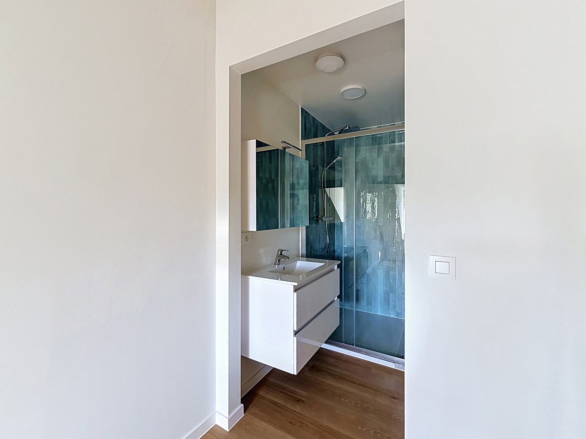 Picture 3 of 3 for Flat with three bedrooms in Ath