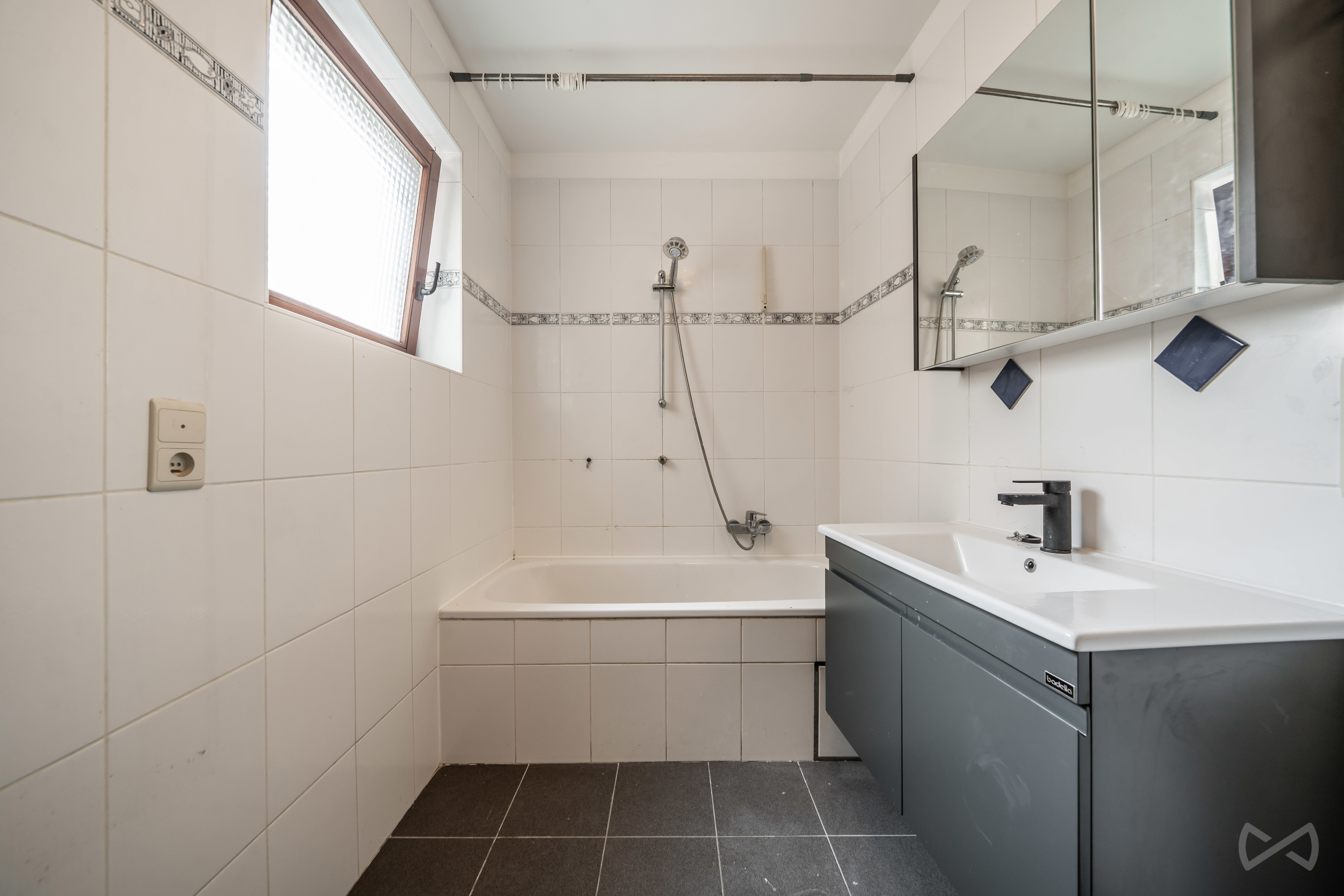 Picture 1 of 4 for Flat with three bedrooms in Berchem-sainte-agathe