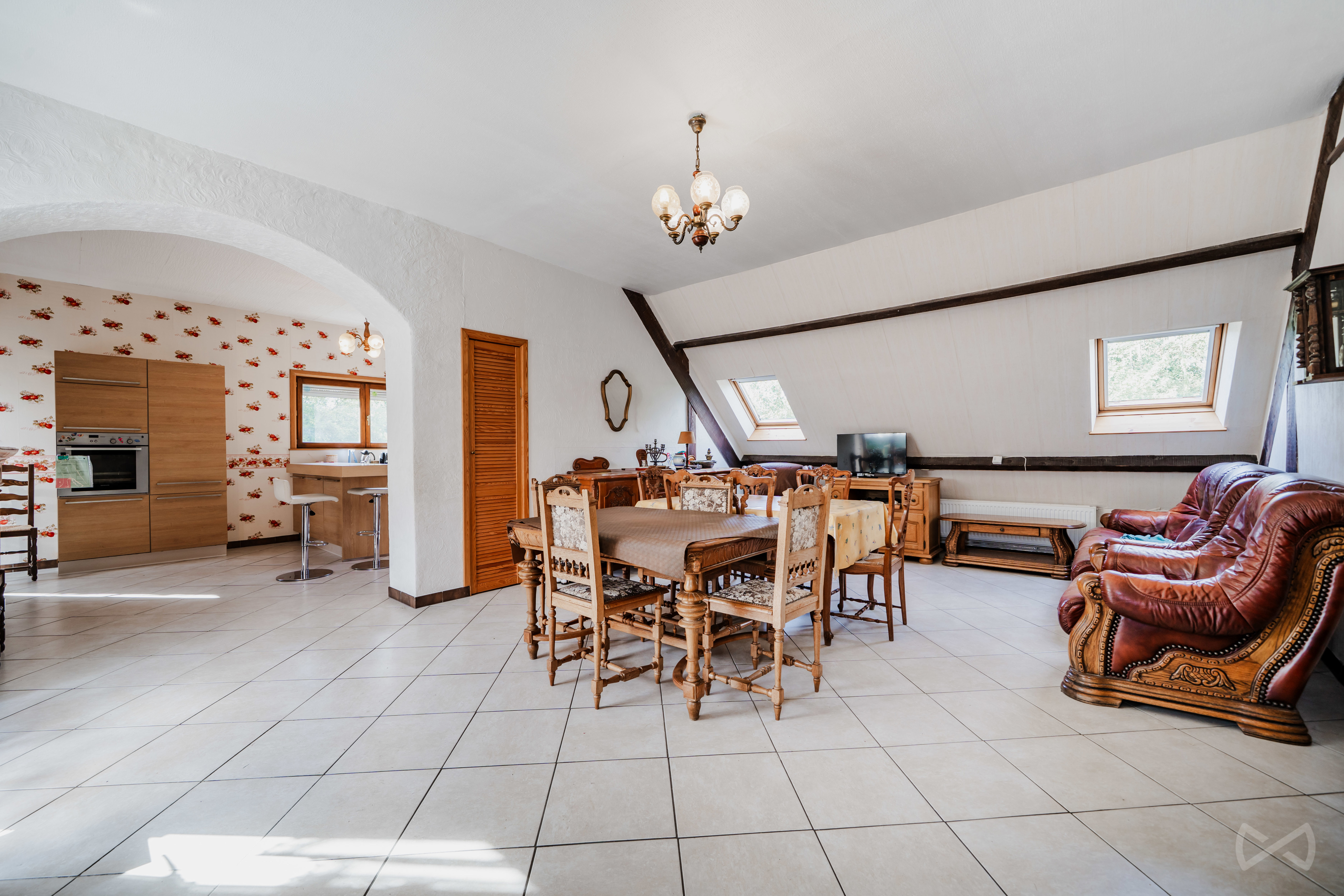 Photo 2 sur 4 pour Immeuble mixte de 15 chambres à Trelon