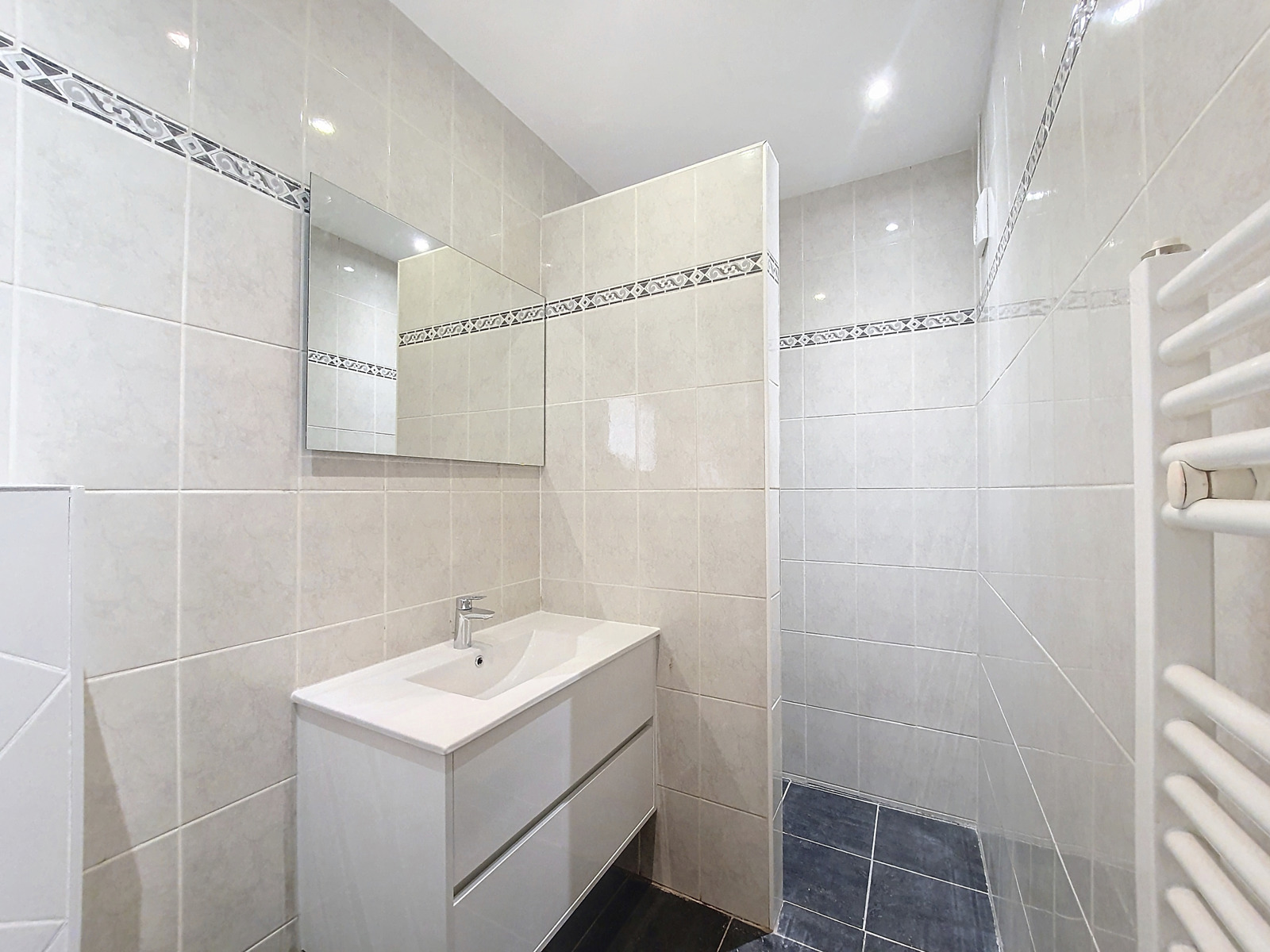 Photo 4 sur 4 pour Immeuble à appartements de six chambres à Brussel
