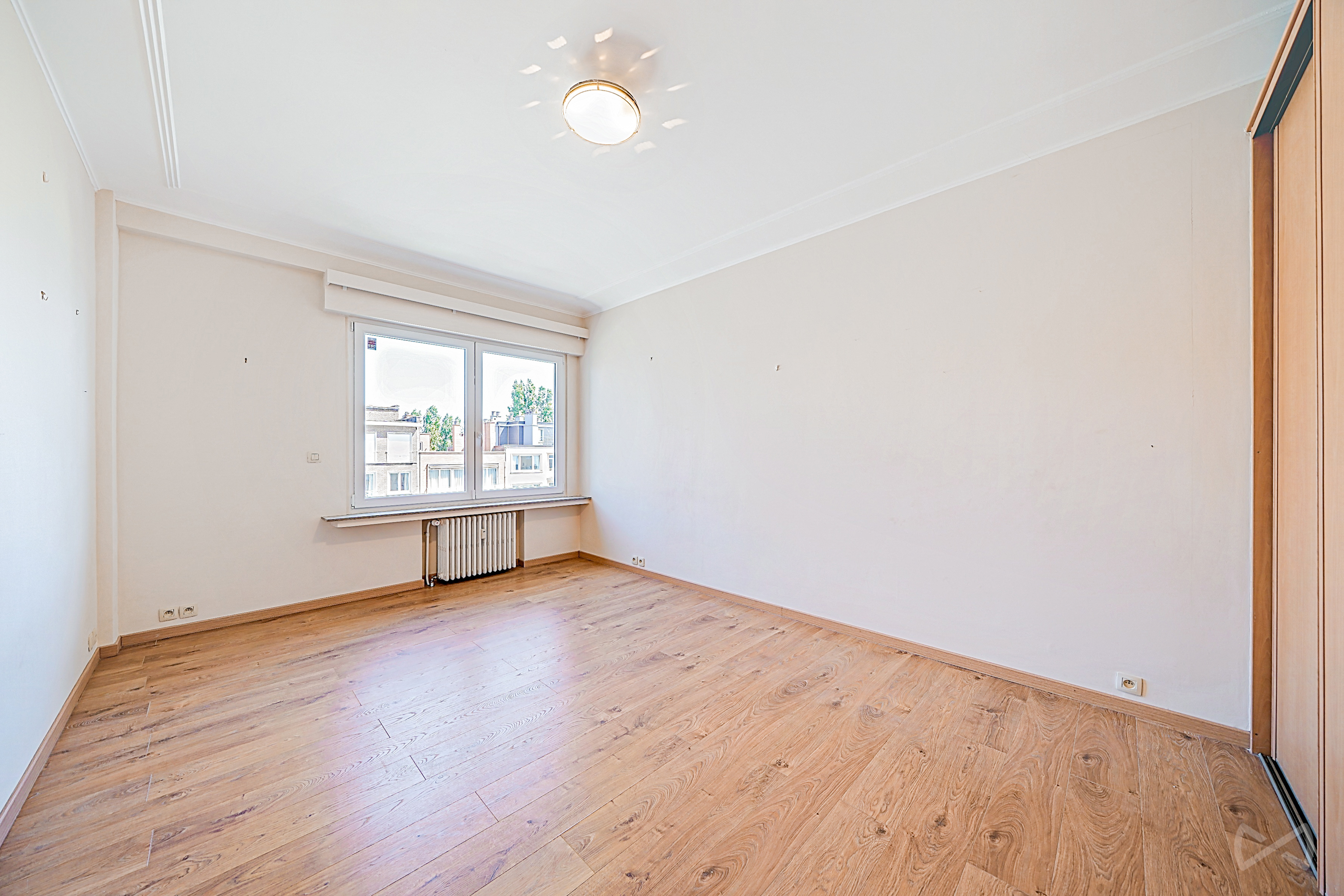 Picture 1 of 4 for Flat with three bedrooms in Ixelles