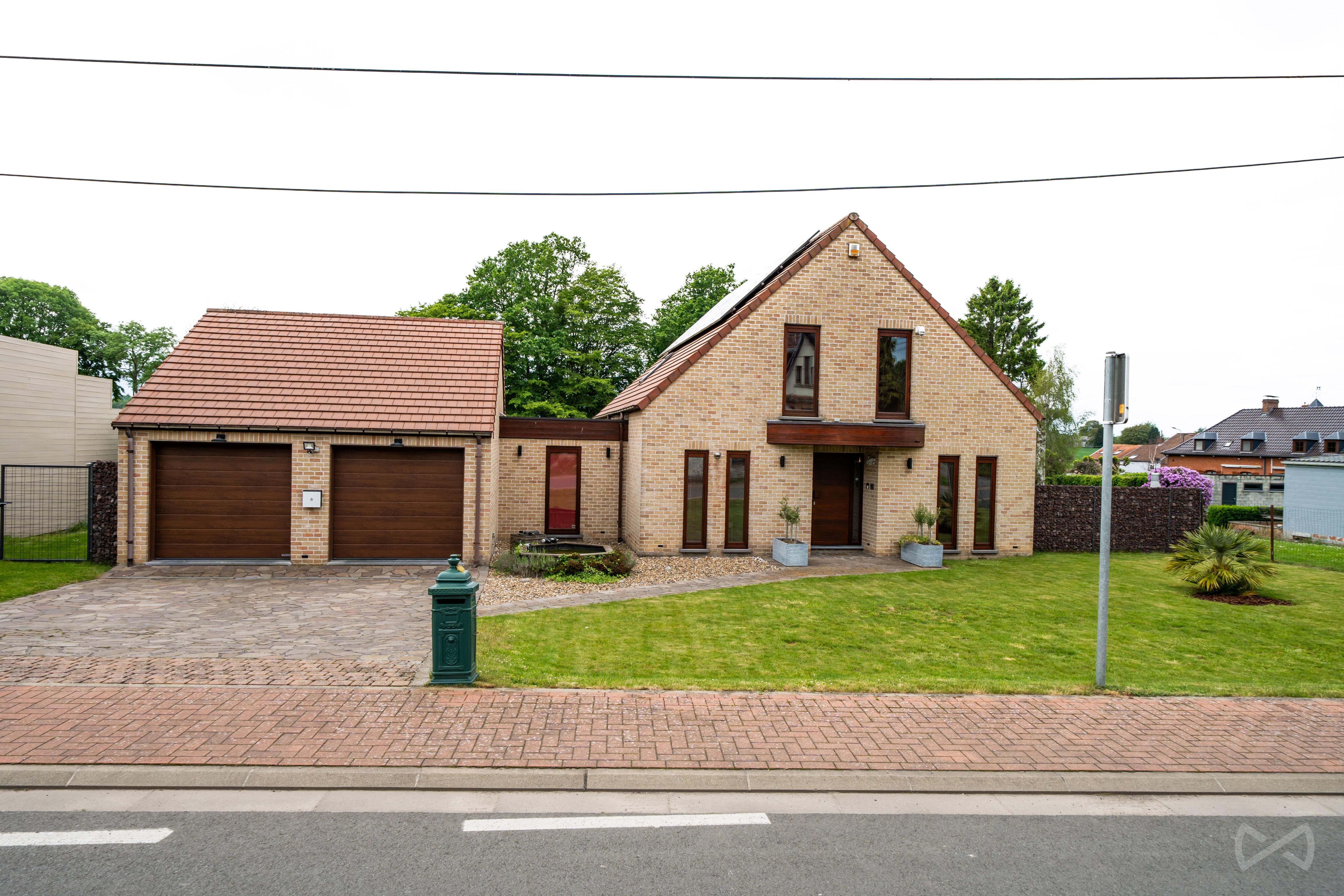 Foto 2 van 4 van Villa met vier slaapkamers in Sars-la-bruyère