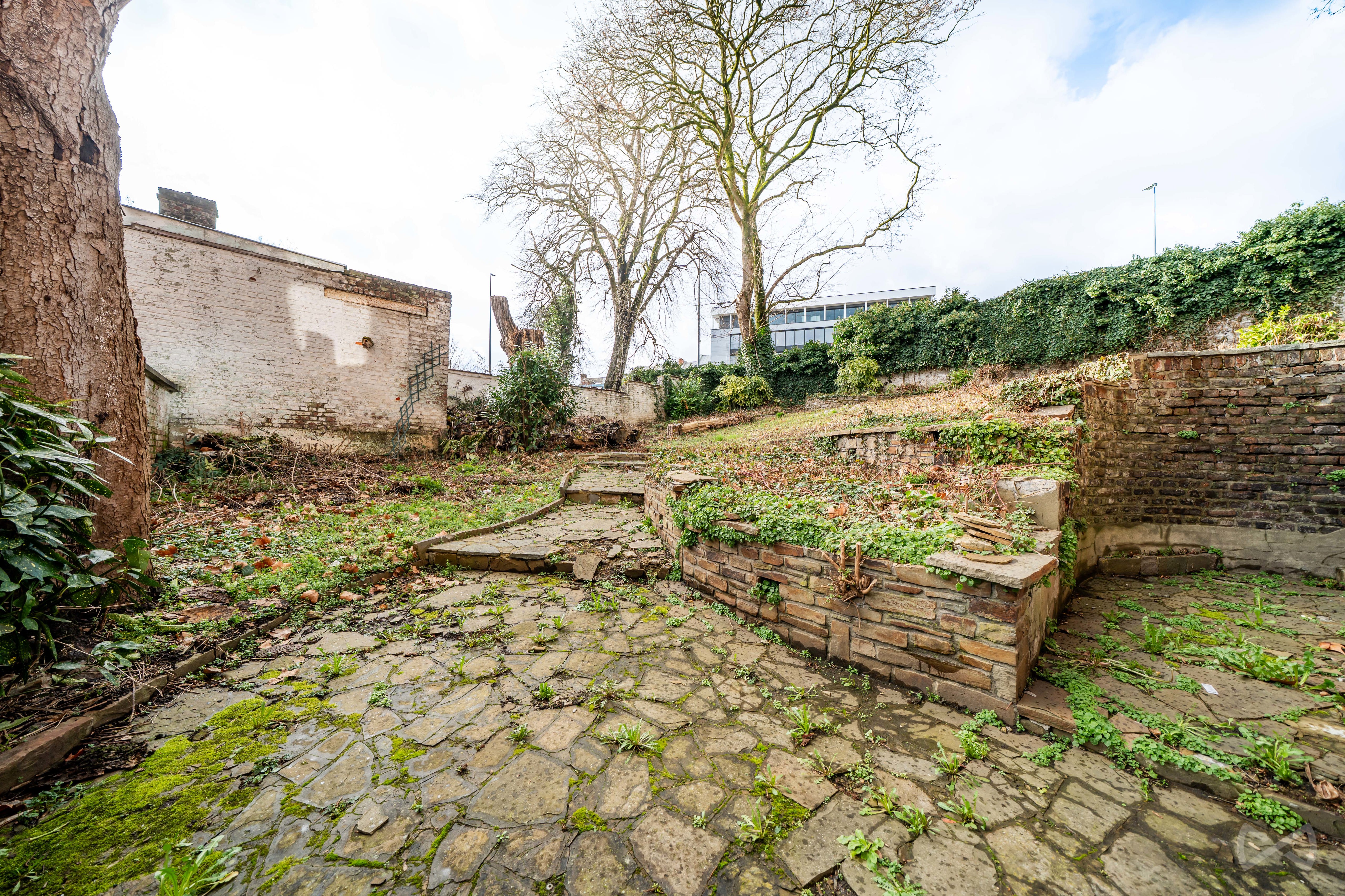 Photo 1 sur 4 pour Immeuble mixte de neuf chambres à Montignies-Sur-Sambre
